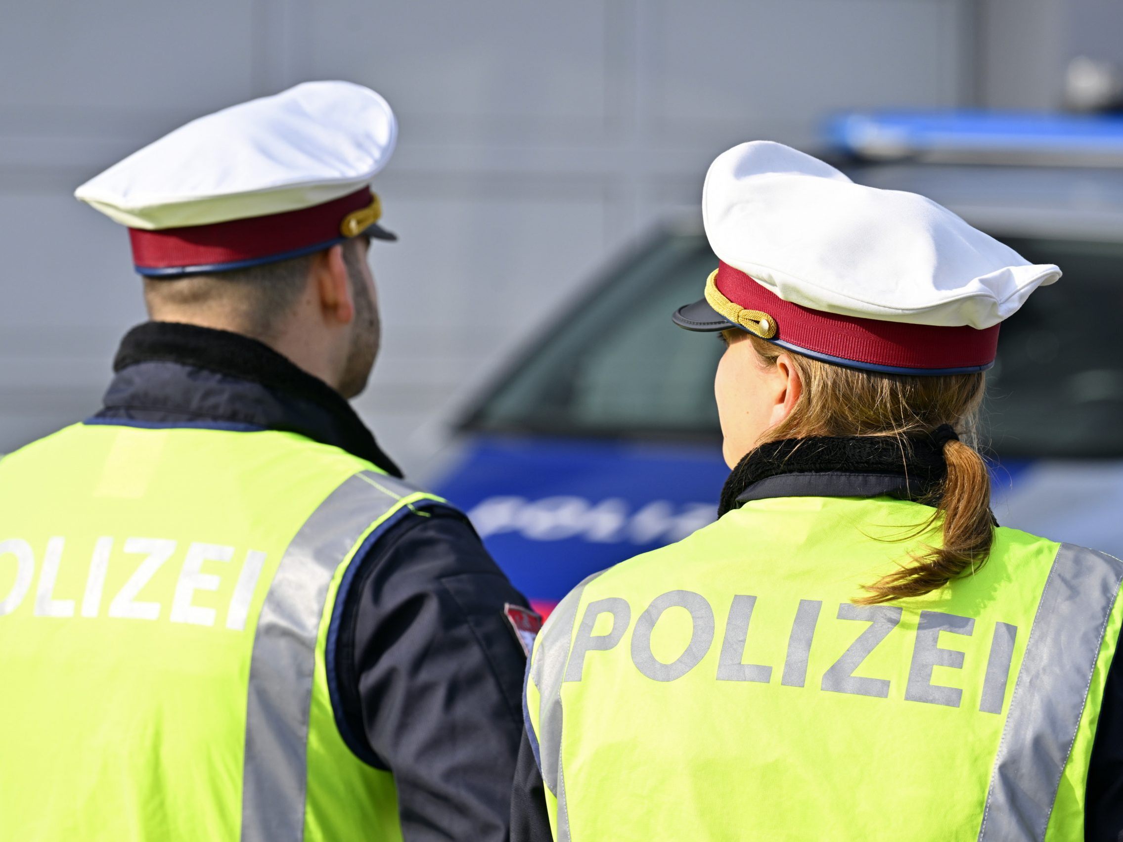 Selfie-Skandal: Berliner Polizist droht Ärger Selfie-Skandal: Berliner Polizist droht Ärger