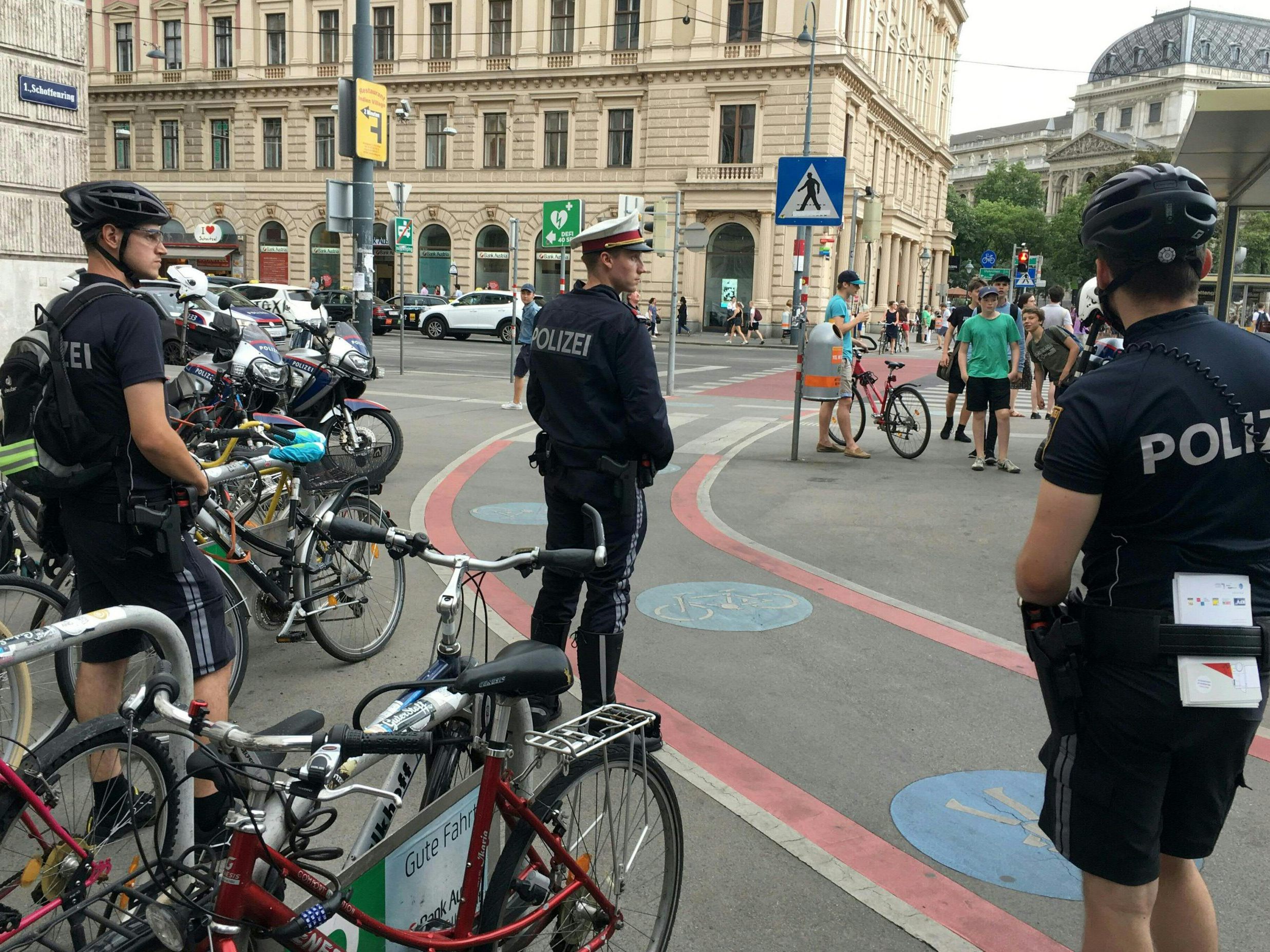 Die Kontrollen lösten bei einem Frauen-Duo aggressives Verhalten aus. Die Kontrollen lösten bei einem Frauen-Duo aggressives Verhalten aus.