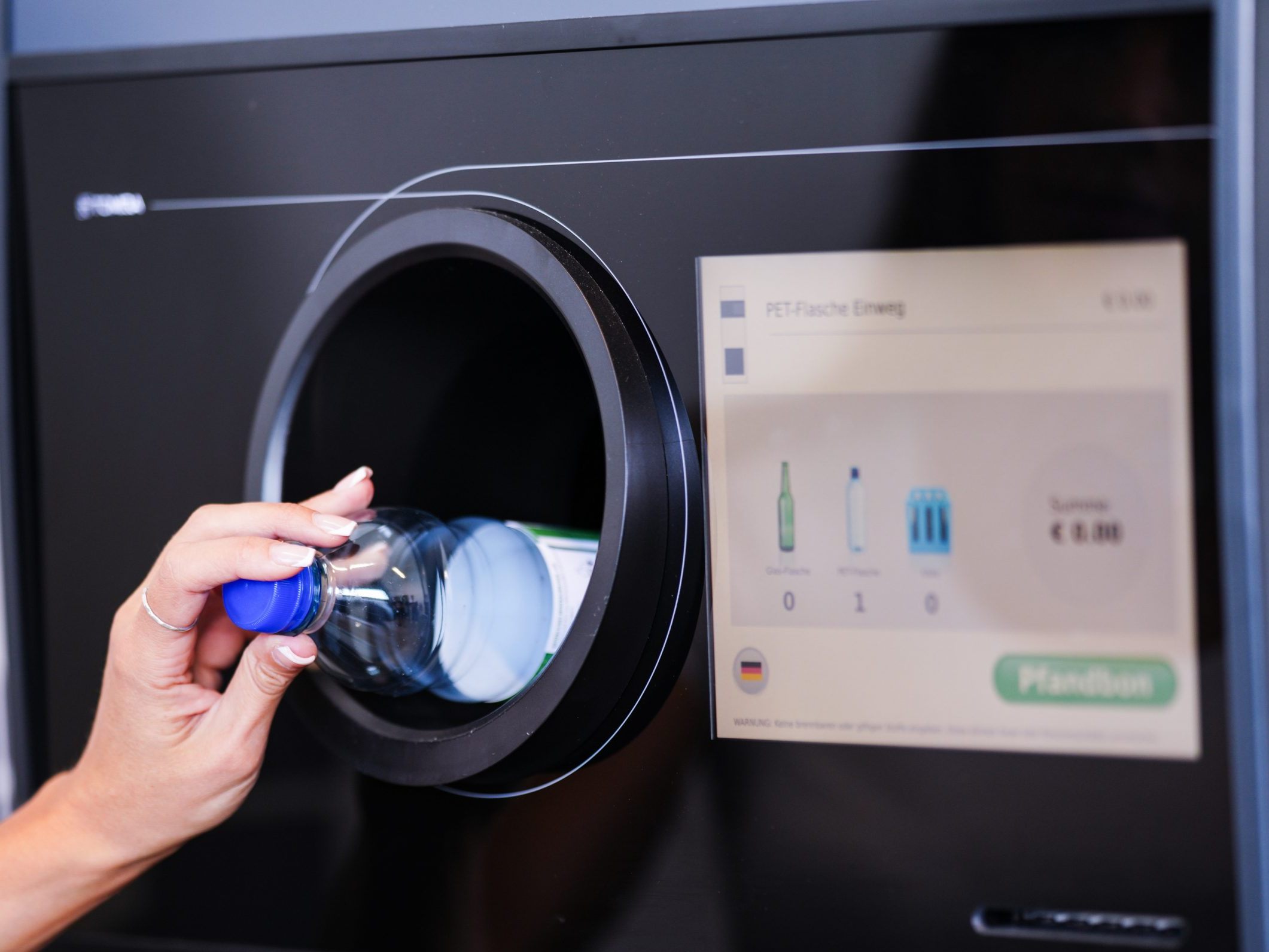 Hofer startet österreichweite Pfandspenden-Initiative