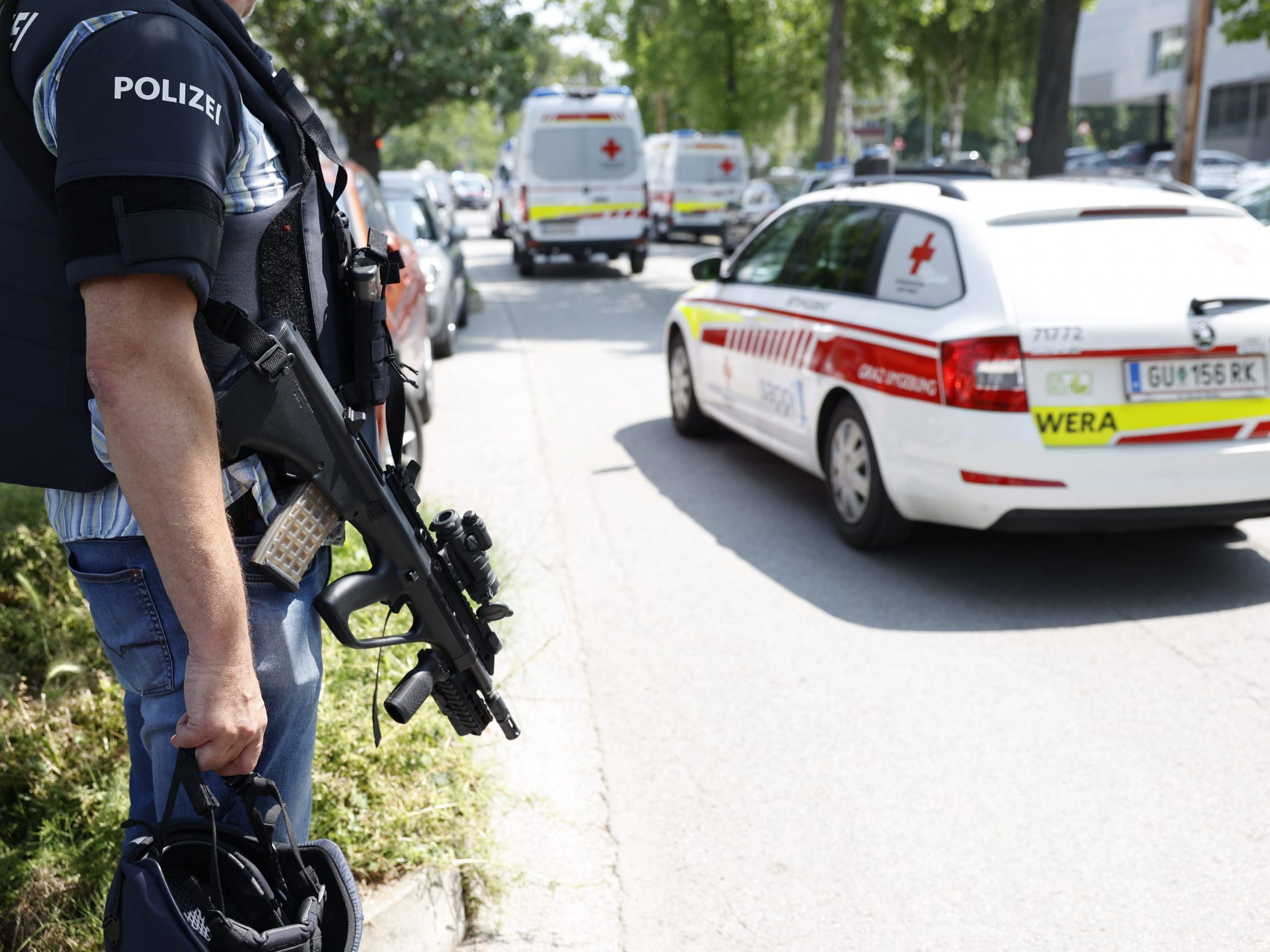 Bei einem Amoklauf an einer Grazer Schule wurden mehrere Personen getötet. Bei einem Amoklauf an einer Grazer Schule wurden mehrere Personen getötet.