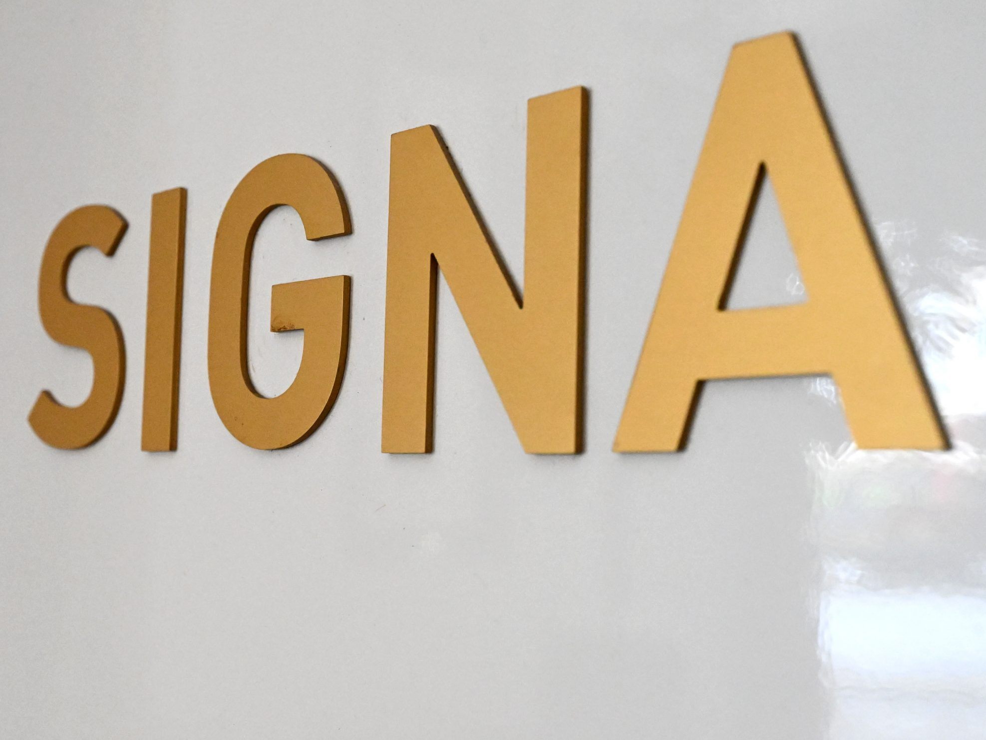 Nach der Signa-Pleite wollen die Gläubiger von der Signa Prime 11,7 Mrd. Euro. Nach der Signa-Pleite wollen die Gläubiger von der Signa Prime 11,7 Mrd. Euro.