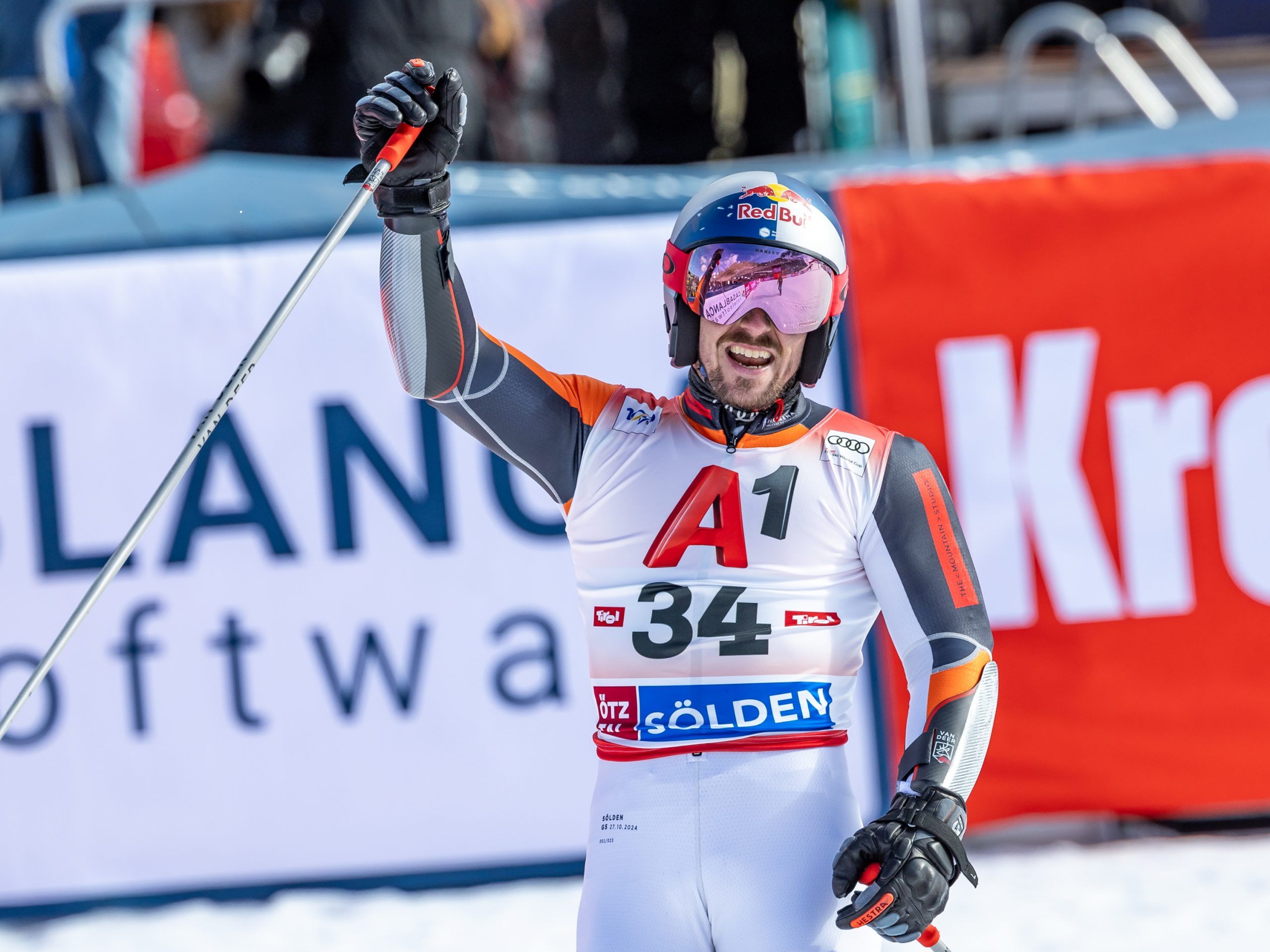 "Wann ich endlich wieder am Start eines Weltcuprennens stehen kann, ist noch nicht mit Sicherheit zu beantworten", erklärte Hirscher.