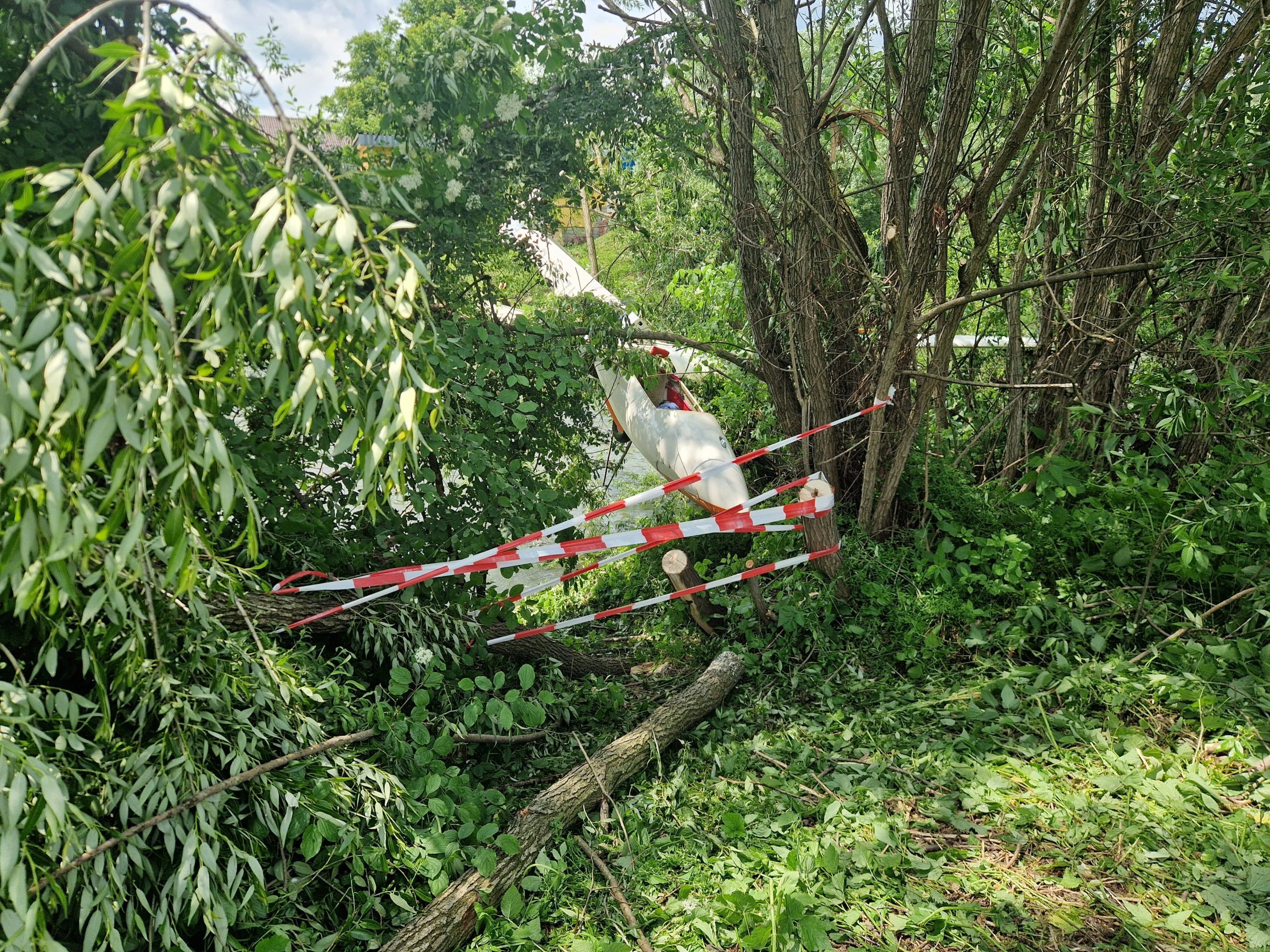 Die Bergung des Segelflugzeugs gestaltete sich schwierig.
