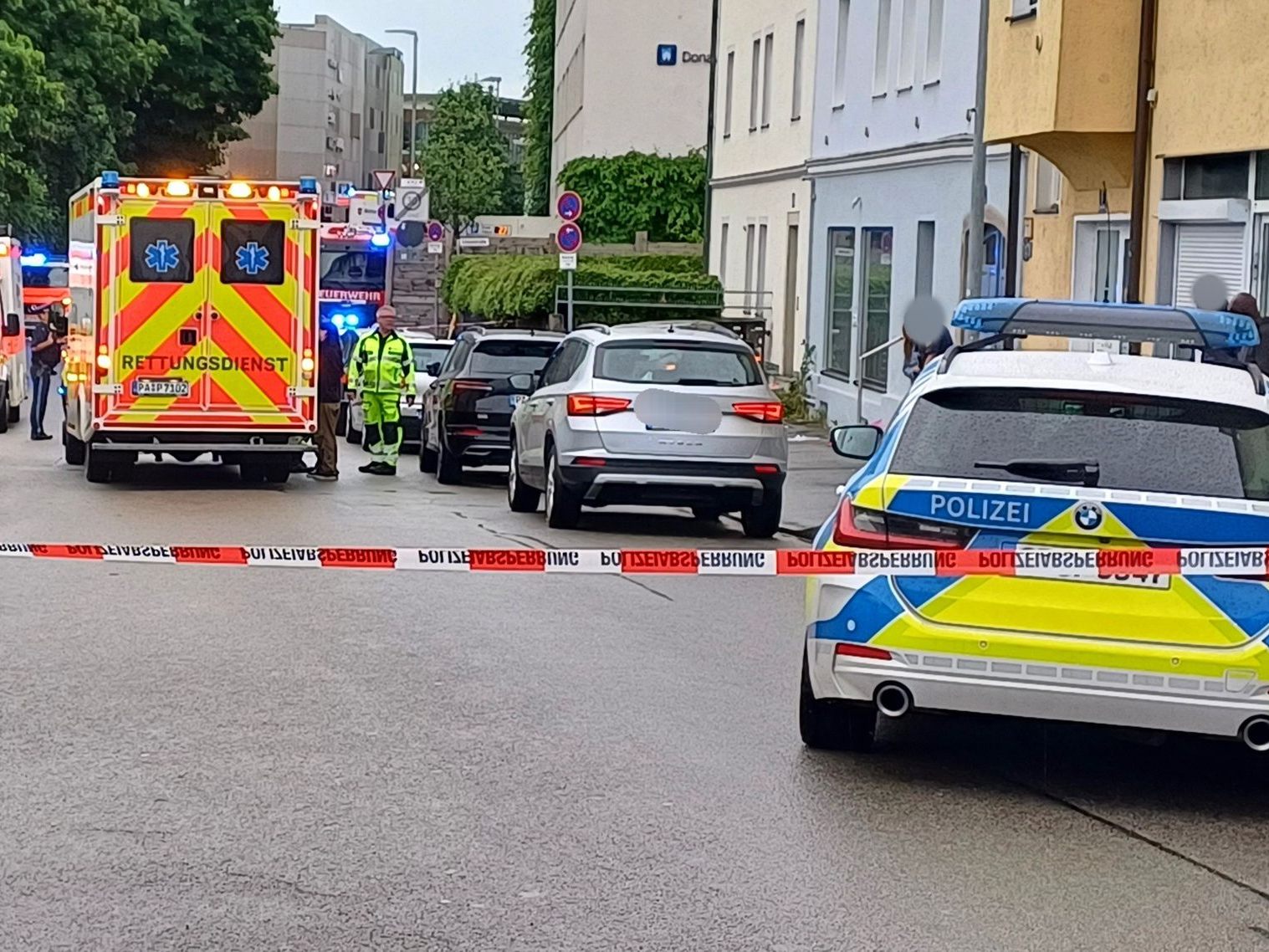 Der Fahrer wurde von der Polizei festgenommen. Der Fahrer wurde von der Polizei festgenommen.