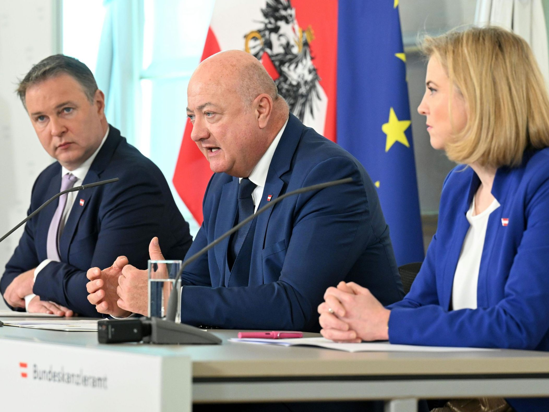 Die ungeliebte Dreierkoalition läuft bisher recht glatt. Die ungeliebte Dreierkoalition läuft bisher recht glatt.