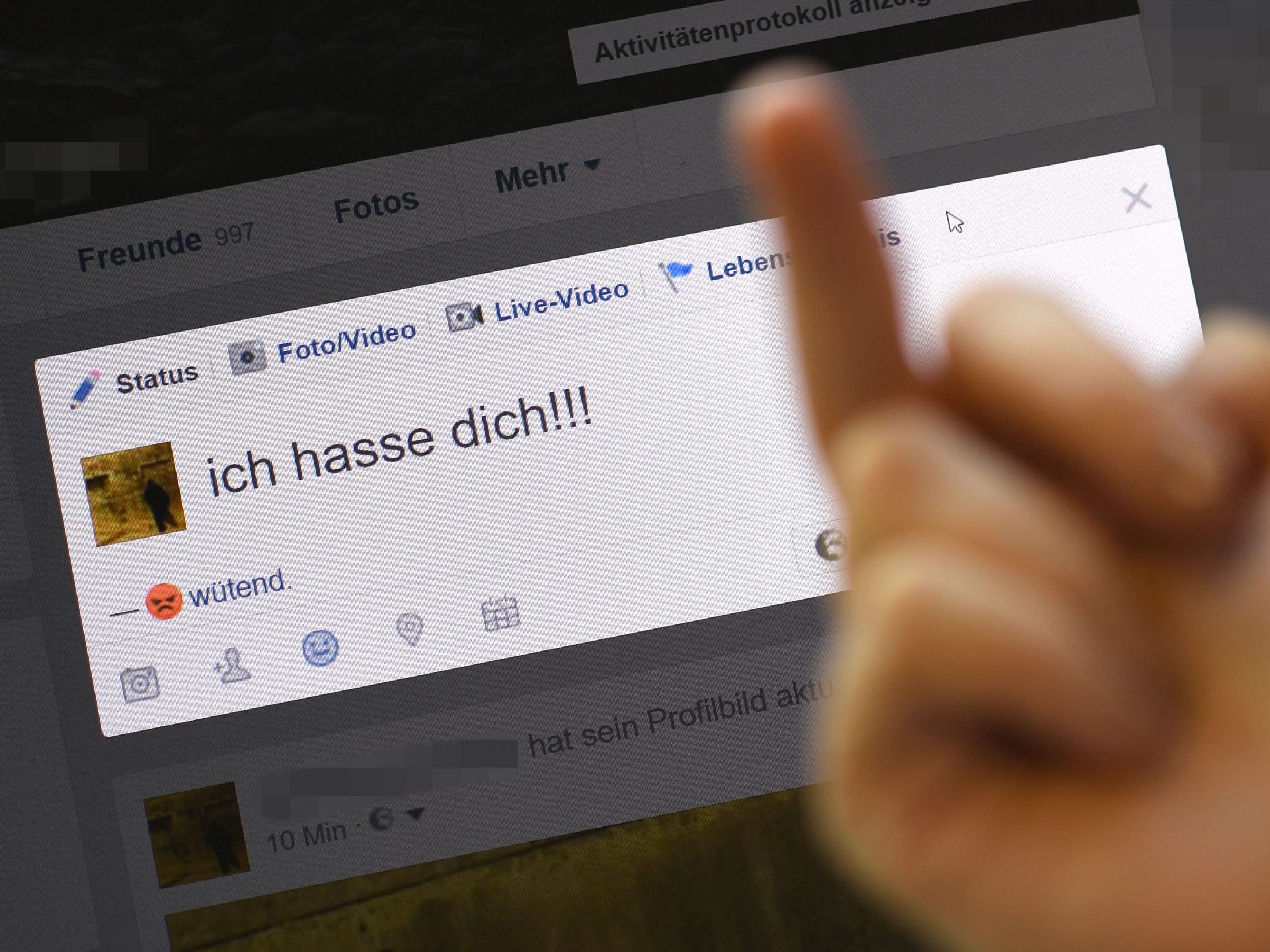Die Familie des jungen Mannes wird mit einer Flut an Drohungen konfrontiert . Die Familie des jungen Mannes wird mit einer Flut an Drohungen konfrontiert .