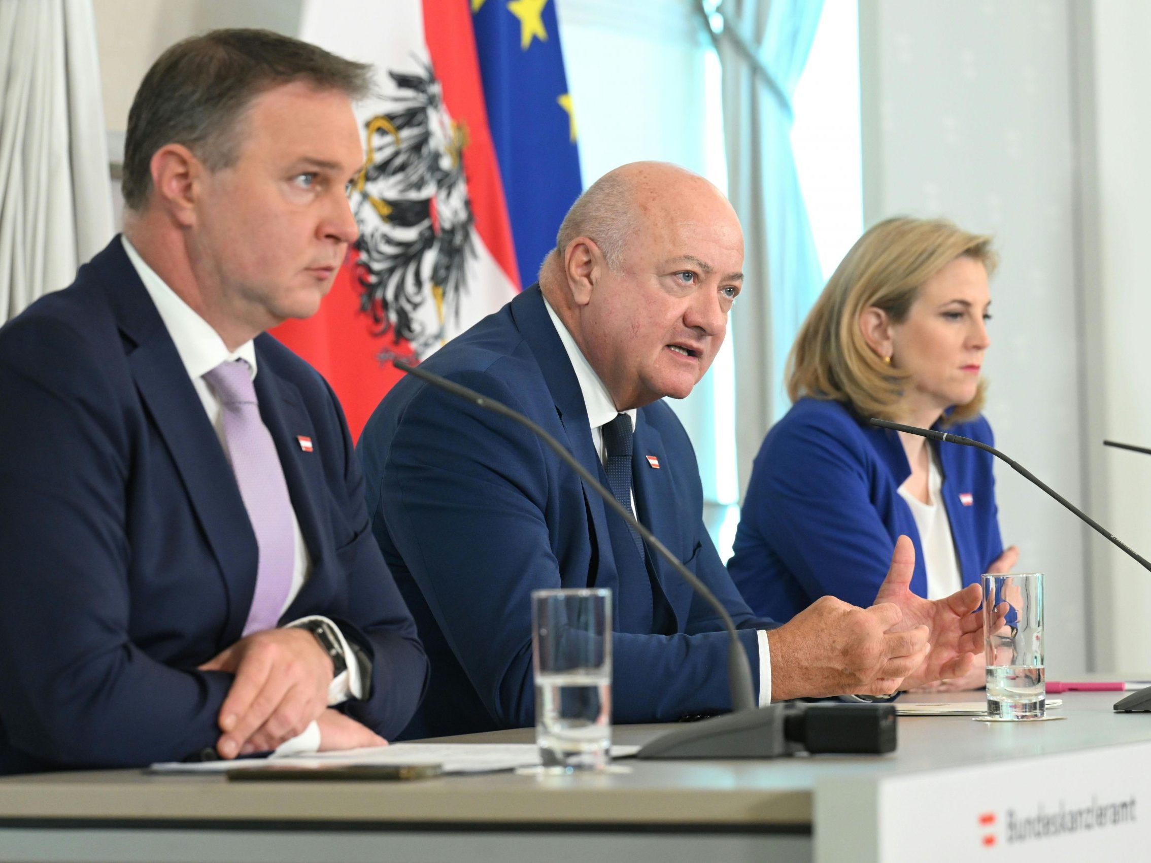 Vizekanzler Andreas Babler, Bundeskanzler Christian Stocker und Außenministerin Beate Meinl-Reisinger.