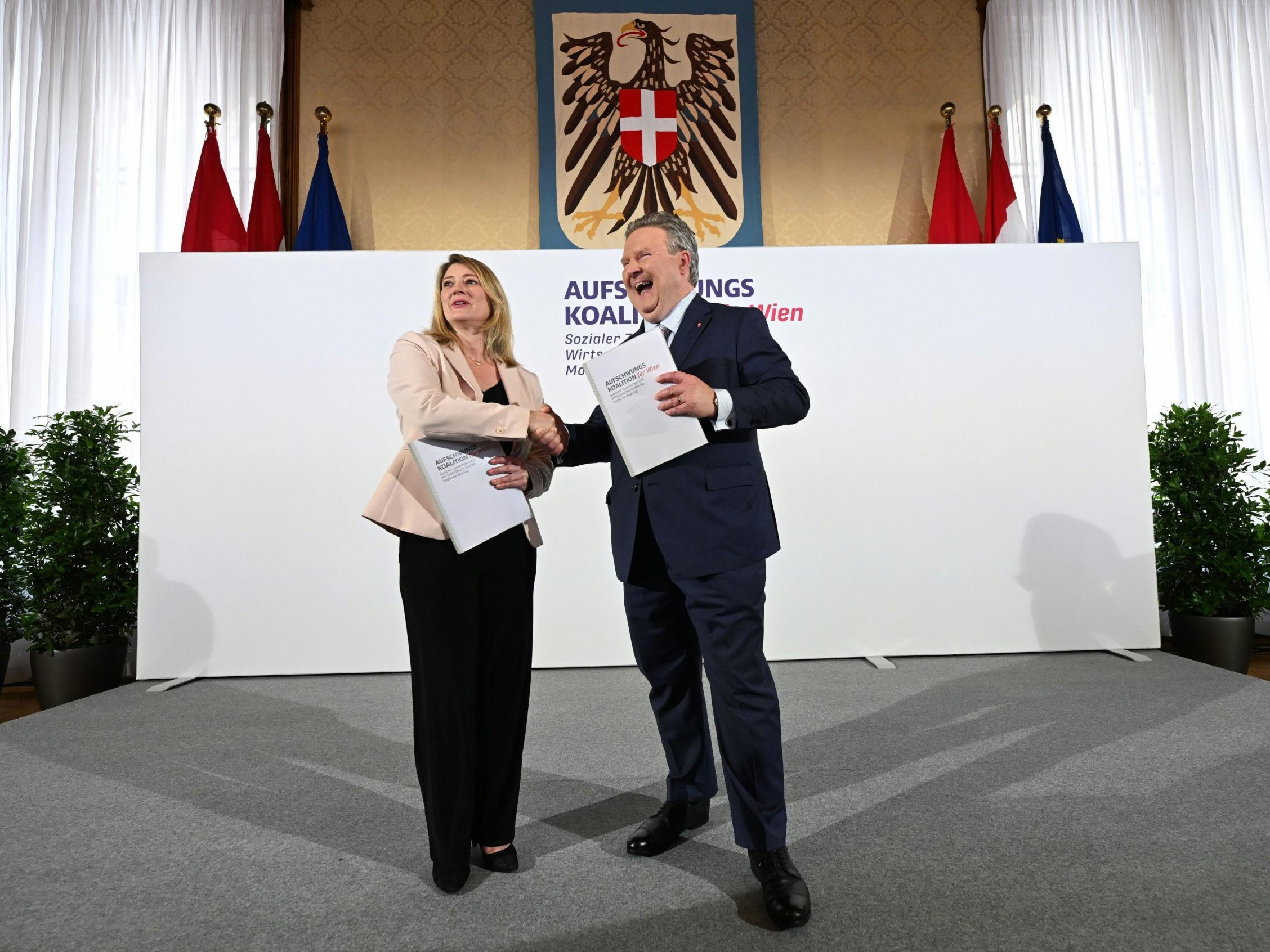Die SPÖ stellt nun - wie bisher - sechs Regierungsmitglieder, die NEOS eines.