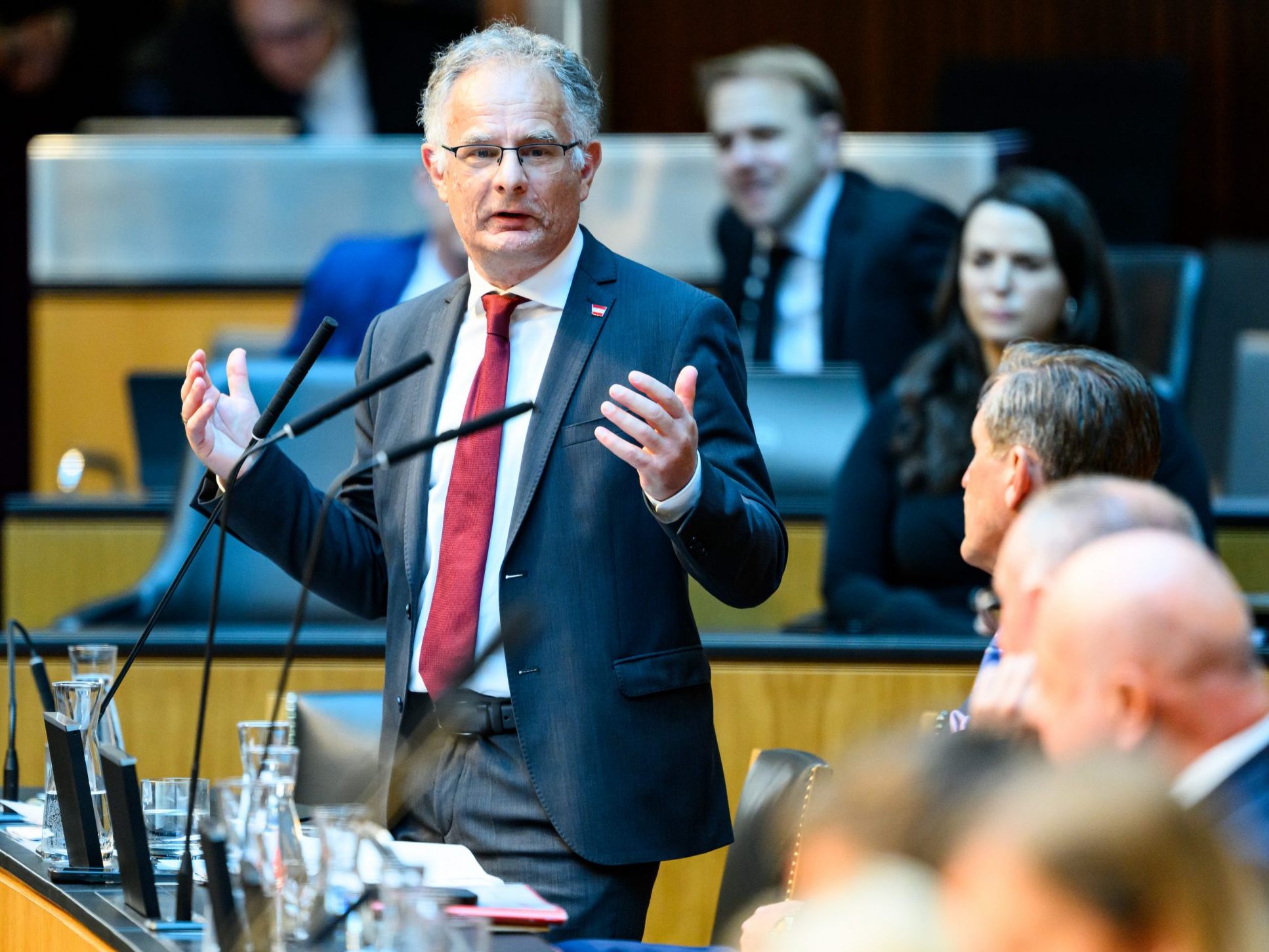 Kontroversielle Debatten zu Familien, Verteidigung und Mobilität