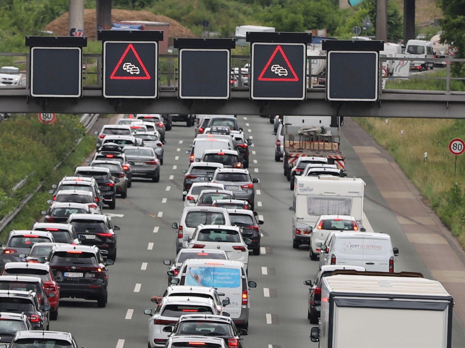 Pfingsten 2025: 40 Kilometer Stau auf der A10 bei Golling sorgt für Verkehrschaos Pfingsten 2025: 40 Kilometer Stau auf der A10 bei Golling sorgt für Verkehrschaos