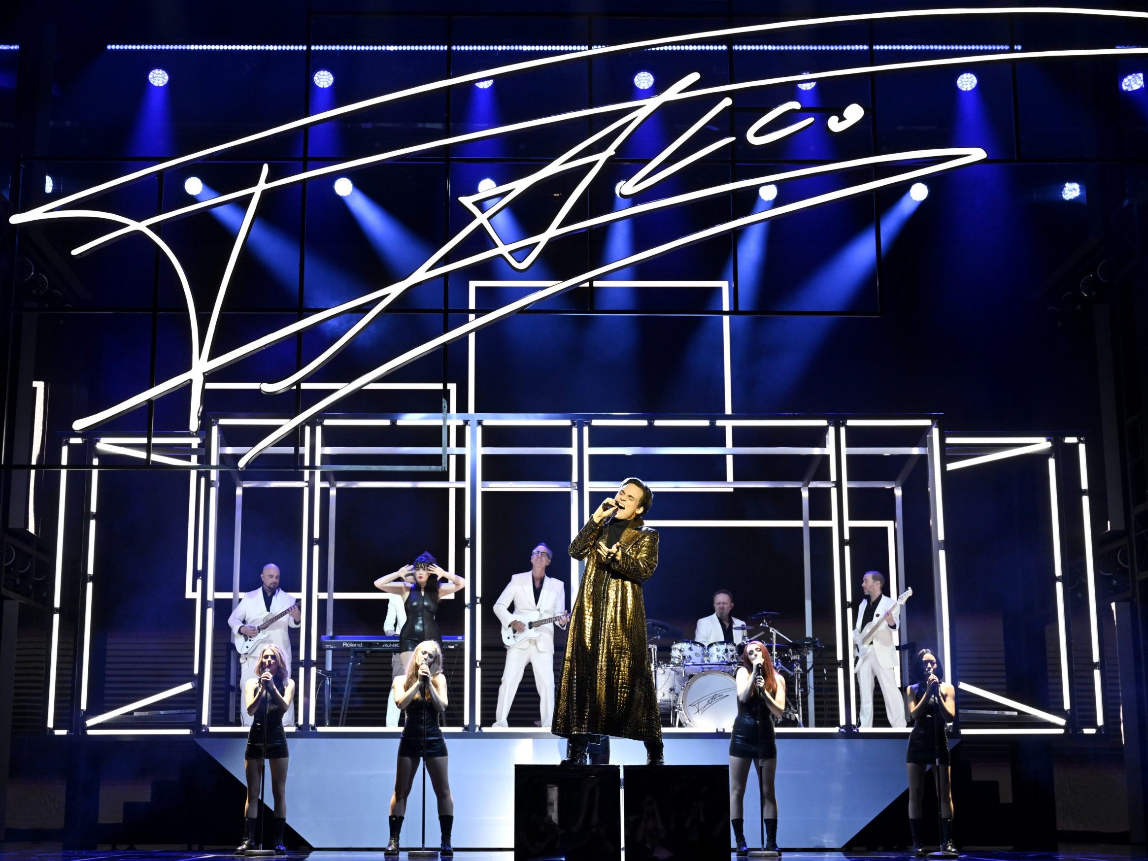Mehr als 500.000 Zuschauer sahen das Falco-Musical im Wiener Ronacher. Mehr als 500.000 Zuschauer sahen das Falco-Musical im Wiener Ronacher.