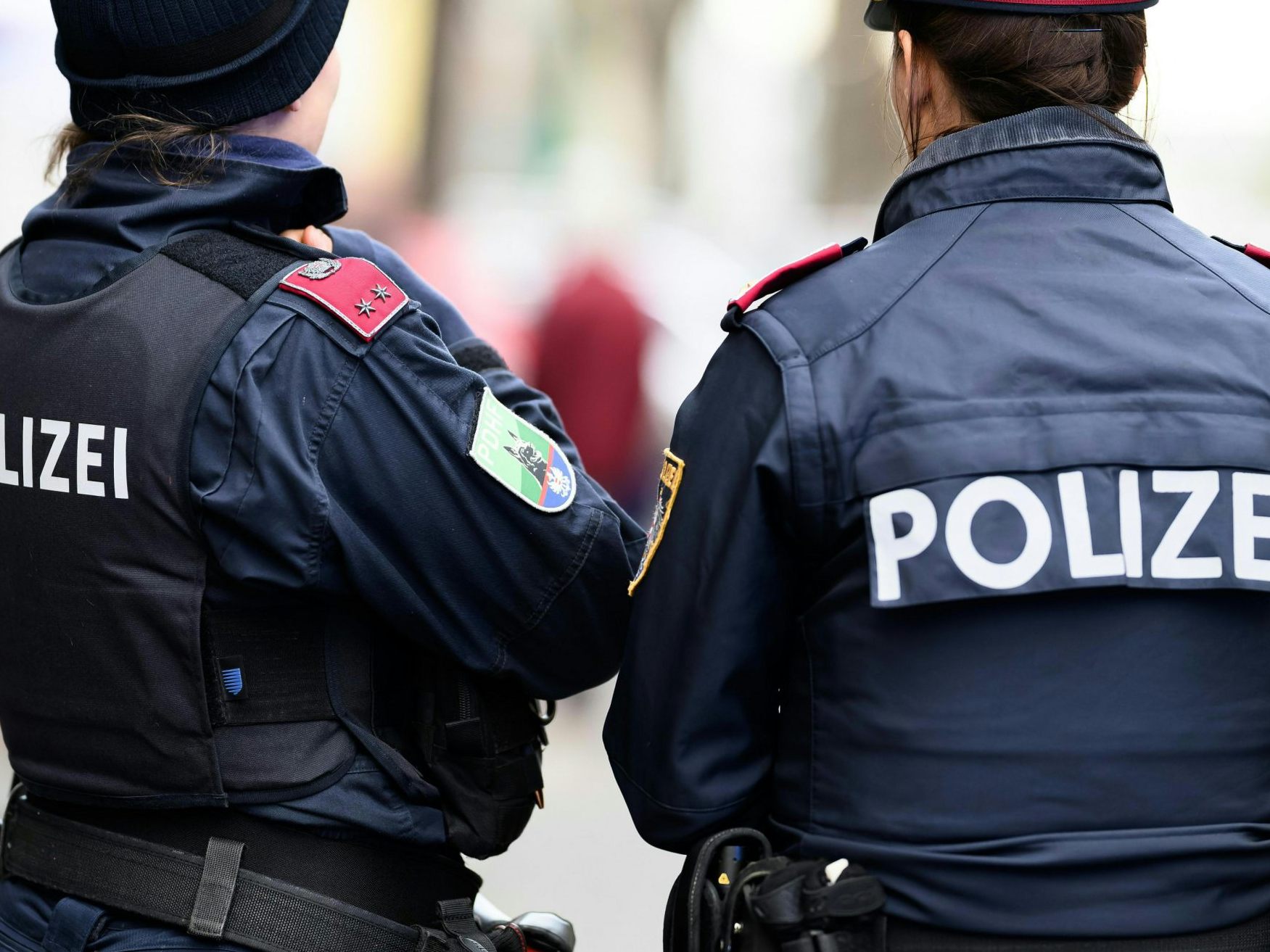 Die Polizei erschoss einen Messer-Angreifer in NÖ. Die Polizei erschoss einen Messer-Angreifer in NÖ.