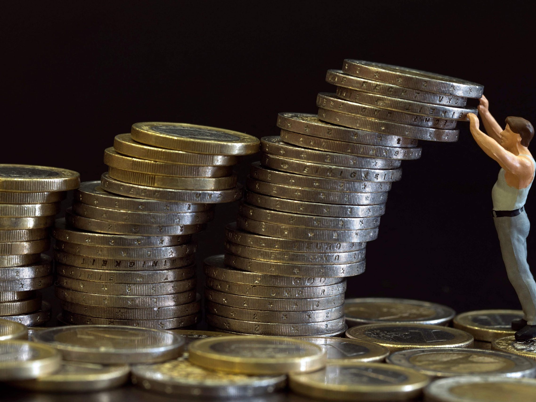 Österreichs Budgetdefizit überschreitet EU-Grenzen. Droht ein Defizitverfahren? Maßnahmen zur Reduzierung sind gefragt. (Bild: APA/AFP/JOEL SAGET) Österreichs Budgetdefizit überschreitet EU-Grenzen. Droht ein Defizitverfahren? Maßnahmen zur Reduzierung sind gefragt. (Bild: APA/AFP/JOEL SAGET)