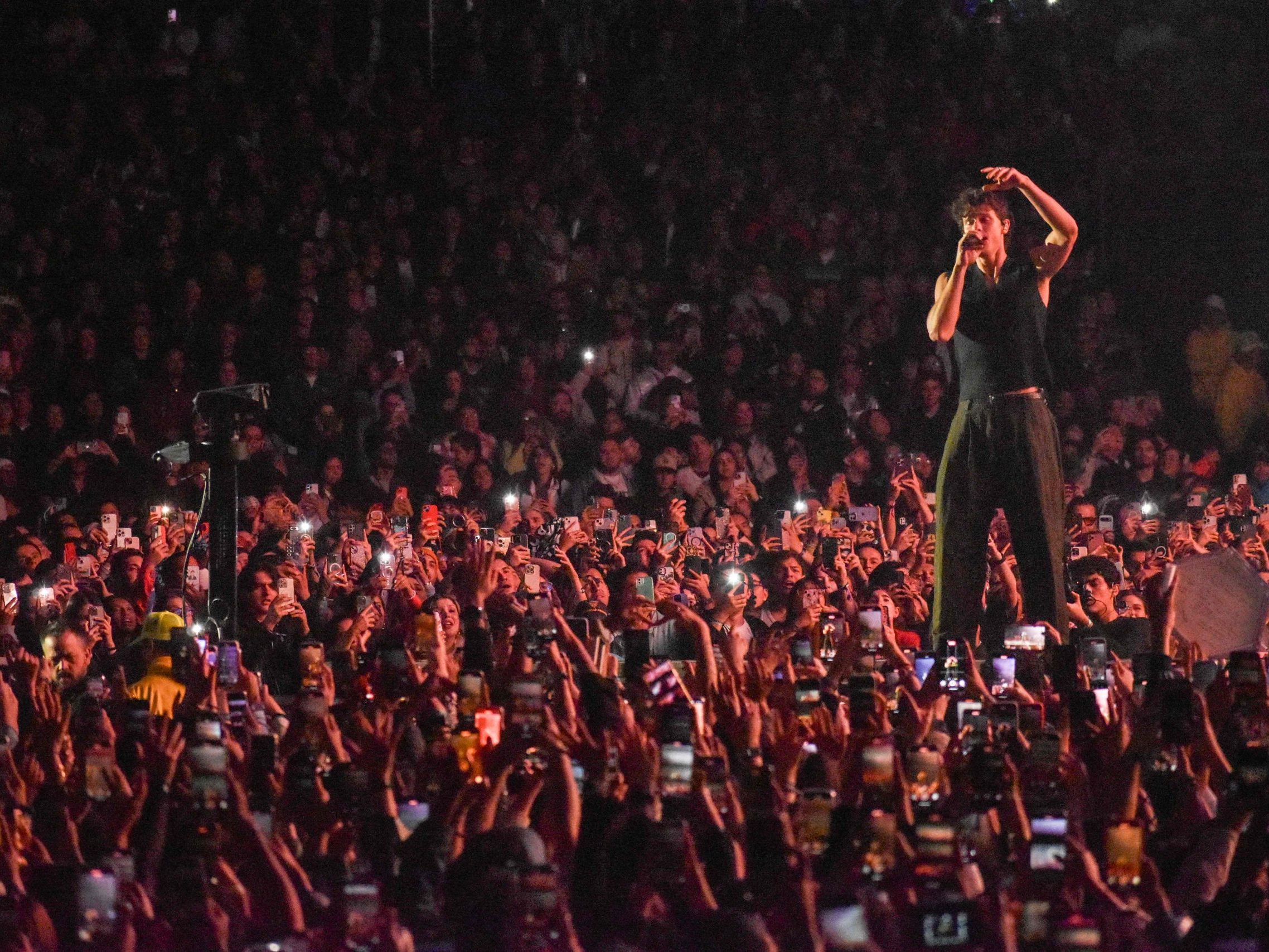 Erlebe Shawn Mendes 2025 live in Köln und München. Infos zu Terminen, Tickets und Preisen für unvergessliche Konzerte. (Bild: APA/AFP/ALEJANDRO GONZALEZ) Erlebe Shawn Mendes 2025 live in Köln und München. Infos zu Terminen, Tickets und Preisen für unvergessliche Konzerte. (Bild: APA/AFP/ALEJANDRO GONZALEZ)