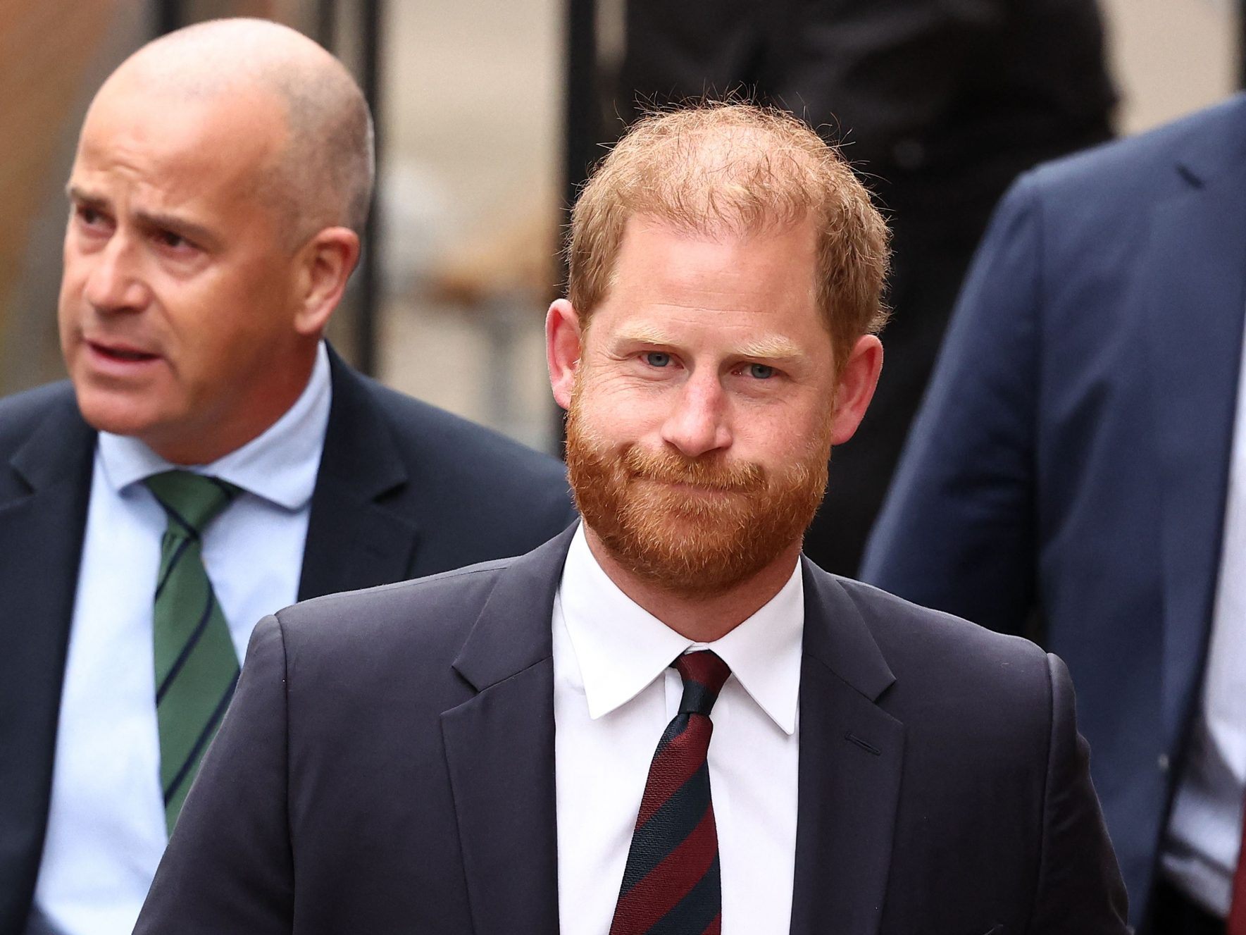 Prinz Harry erwägt, den Namen Mountbatten-Windsor abzulegen und Spencer anzunehmen. Ein radikaler Schritt mit rechtlichen Hürden. (Bild: APA/AFP/HENRY NICHOLLS) Prinz Harry erwägt, den Namen Mountbatten-Windsor abzulegen und Spencer anzunehmen. Ein radikaler Schritt mit rechtlichen Hürden. (Bild: APA/AFP/HENRY NICHOLLS)