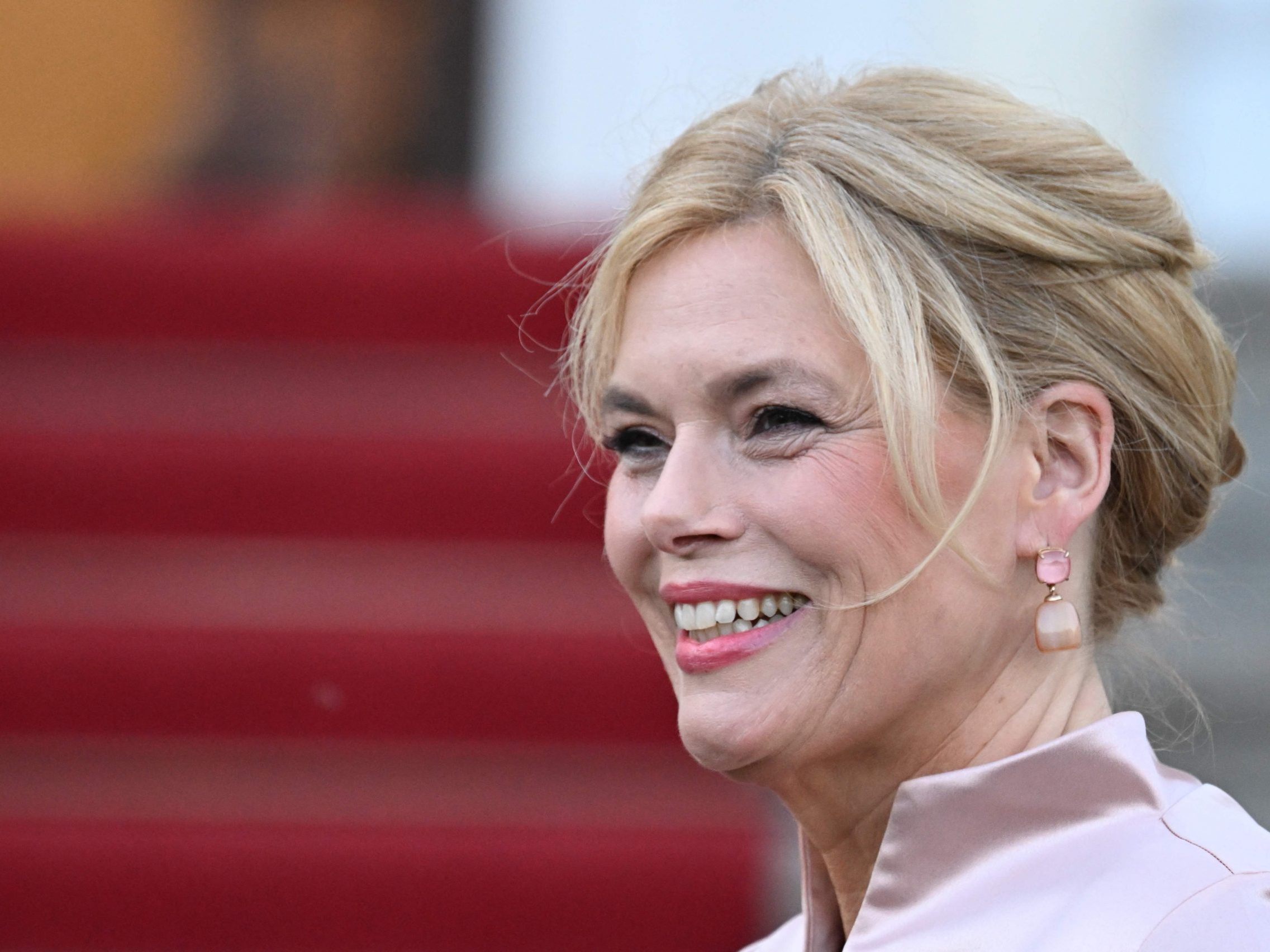 Julia Klöckner kritisiert die leere Regierungsbank im Parlament. Sie fordert eine ständige Präsenz der Bundesregierung für funktionierende Demokratie. (Bild: APA/AFP/RALF HIRSCHBERGER) Julia Klöckner kritisiert die leere Regierungsbank im Parlament. Sie fordert eine ständige Präsenz der Bundesregierung für funktionierende Demokratie. (Bild: APA/AFP/RALF HIRSCHBERGER)