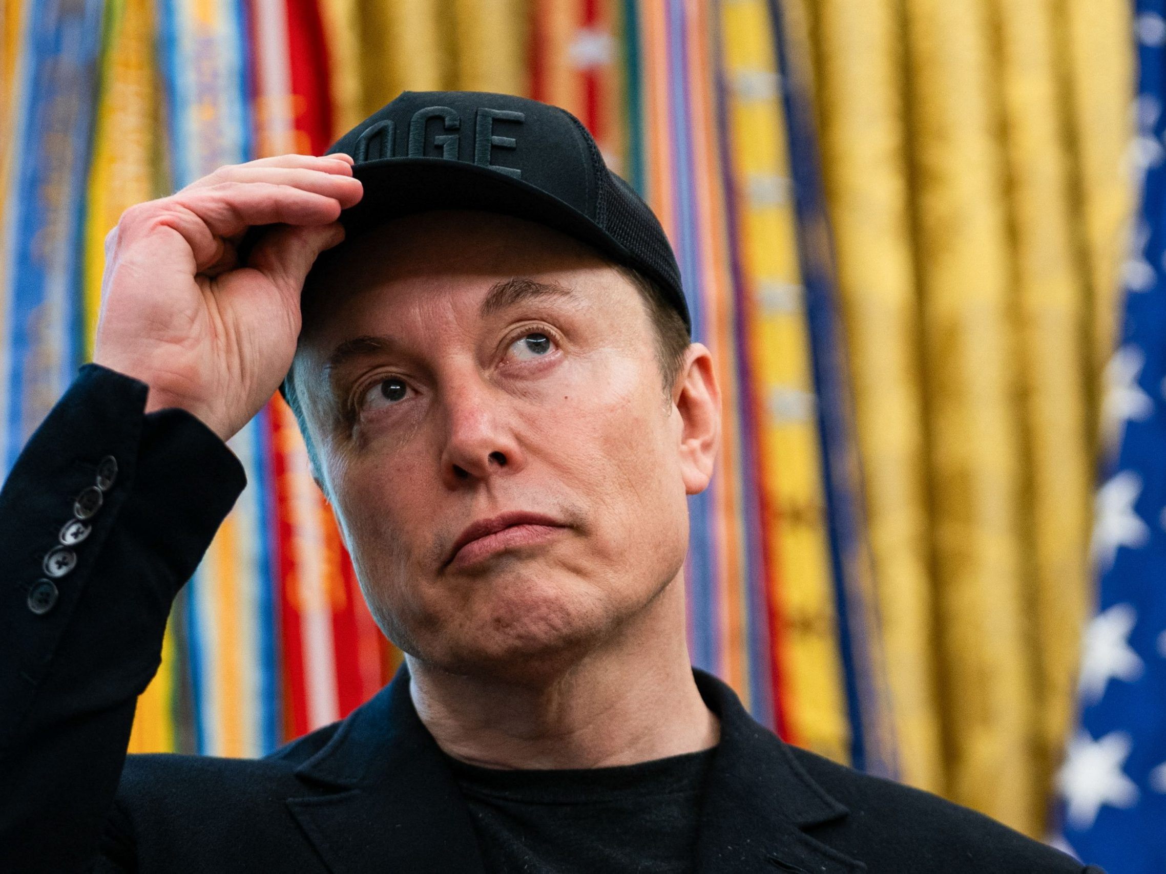 Elon Musk wehrt sich gegen Drogenvorwürfe. Wahrheit oder Gerüchte? Erfahren Sie mehr über die Anschuldigungen und Musks Reaktion. (Bild: APA/AFP/ALLISON ROBBERT) Elon Musk wehrt sich gegen Drogenvorwürfe. Wahrheit oder Gerüchte? Erfahren Sie mehr über die Anschuldigungen und Musks Reaktion. (Bild: APA/AFP/ALLISON ROBBERT)