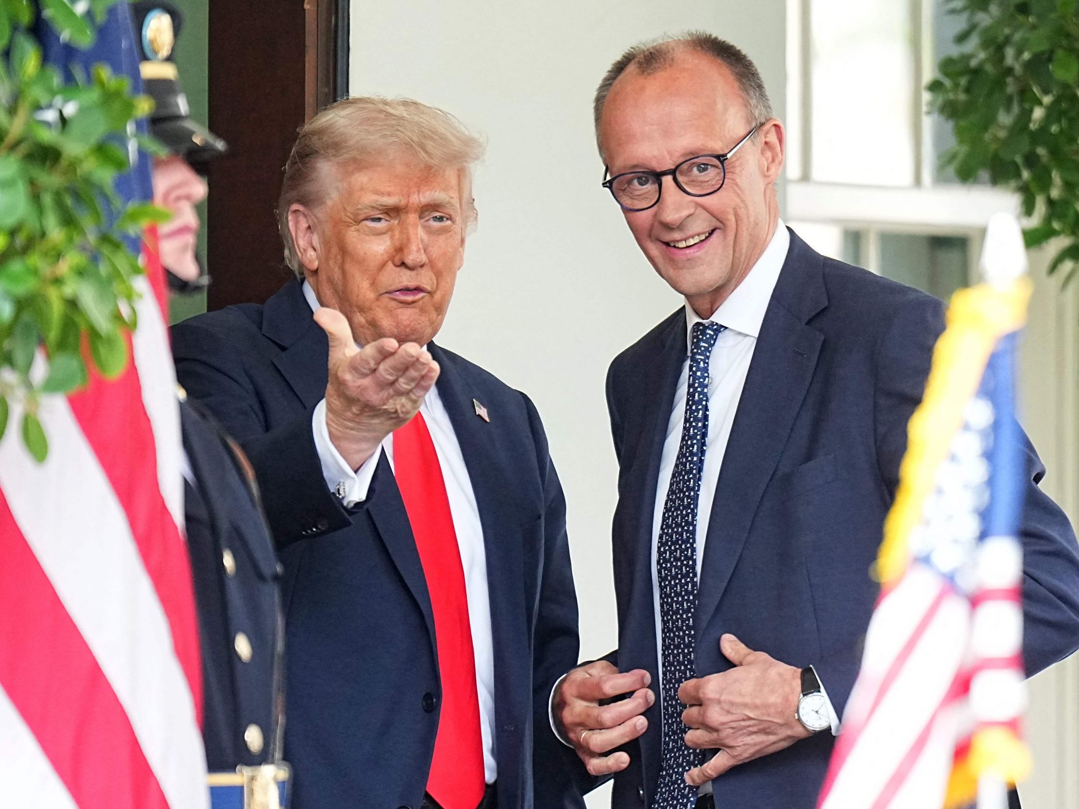 Herzlicher Empfang für Merz bei Trump Herzlicher Empfang für Merz bei Trump