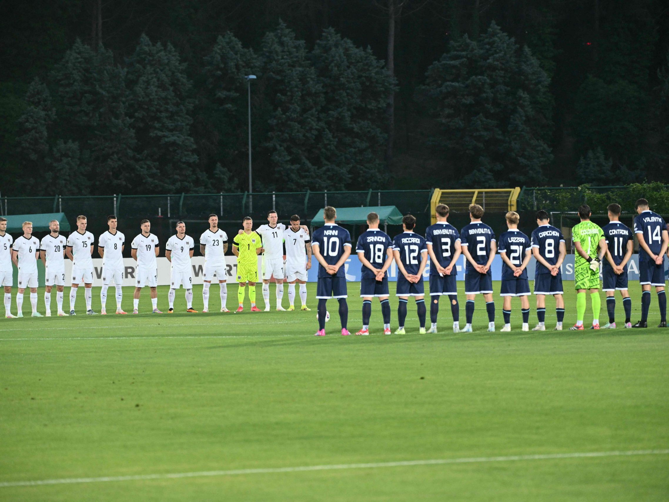 Vor Spielstart hielten das ÖFB-Team sowie das Nationalteam von San Marino eine Trauerminute im Stadion.