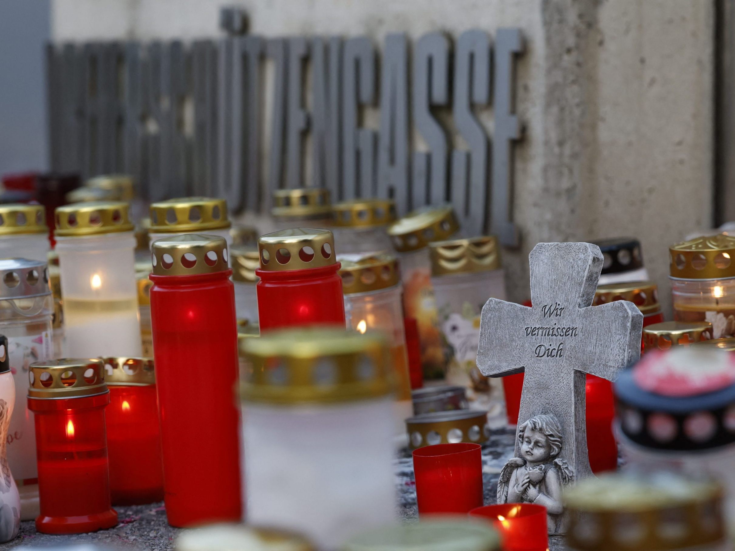 Stille Kundgebung für die Opfer des Amoklaufs in Graz Stille Kundgebung für die Opfer des Amoklaufs in Graz
