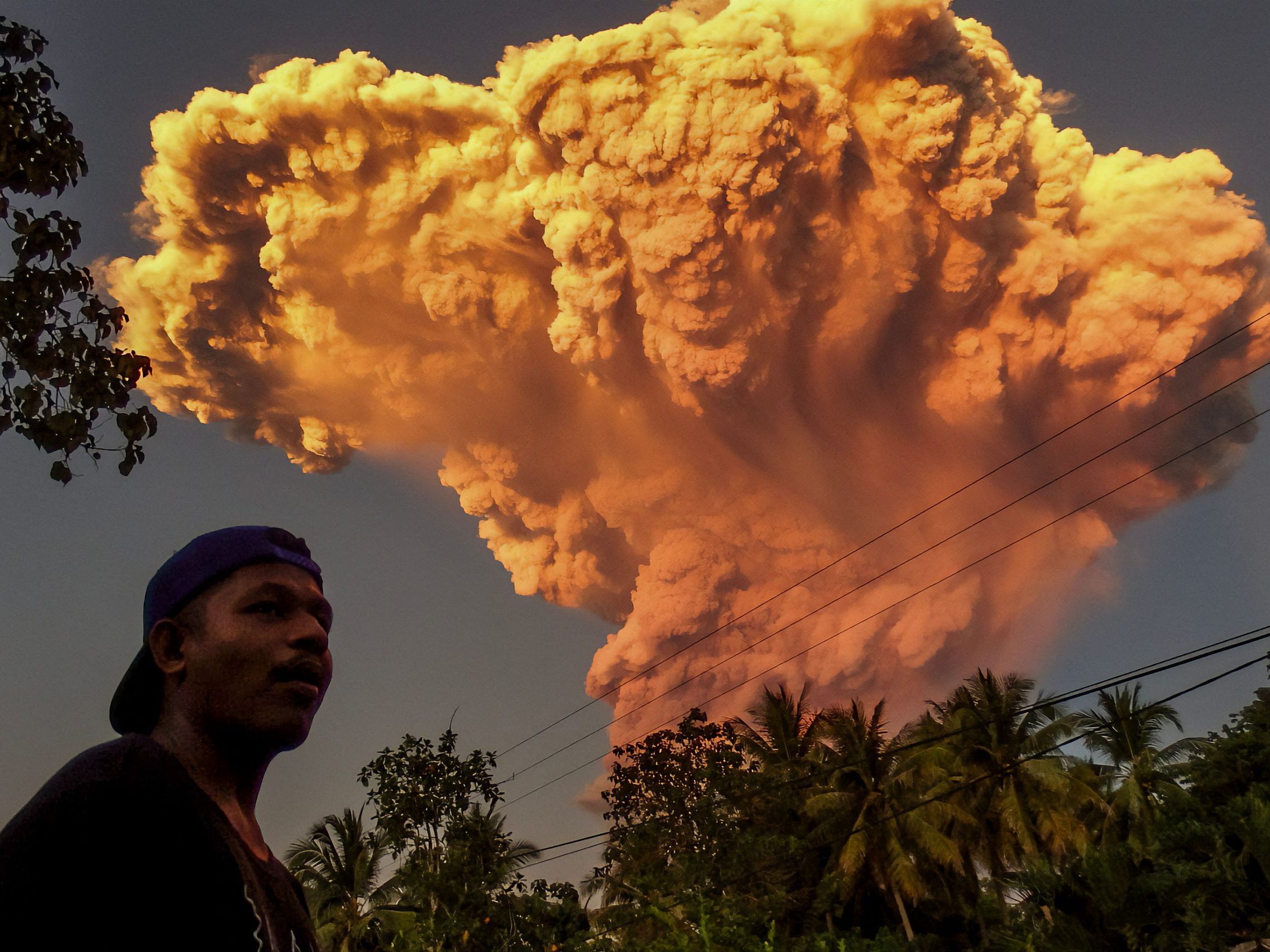 Vulkanasche stoppt Bali-Flüge: Chaos am Himmel Vulkanasche stoppt Bali-Flüge: Chaos am Himmel