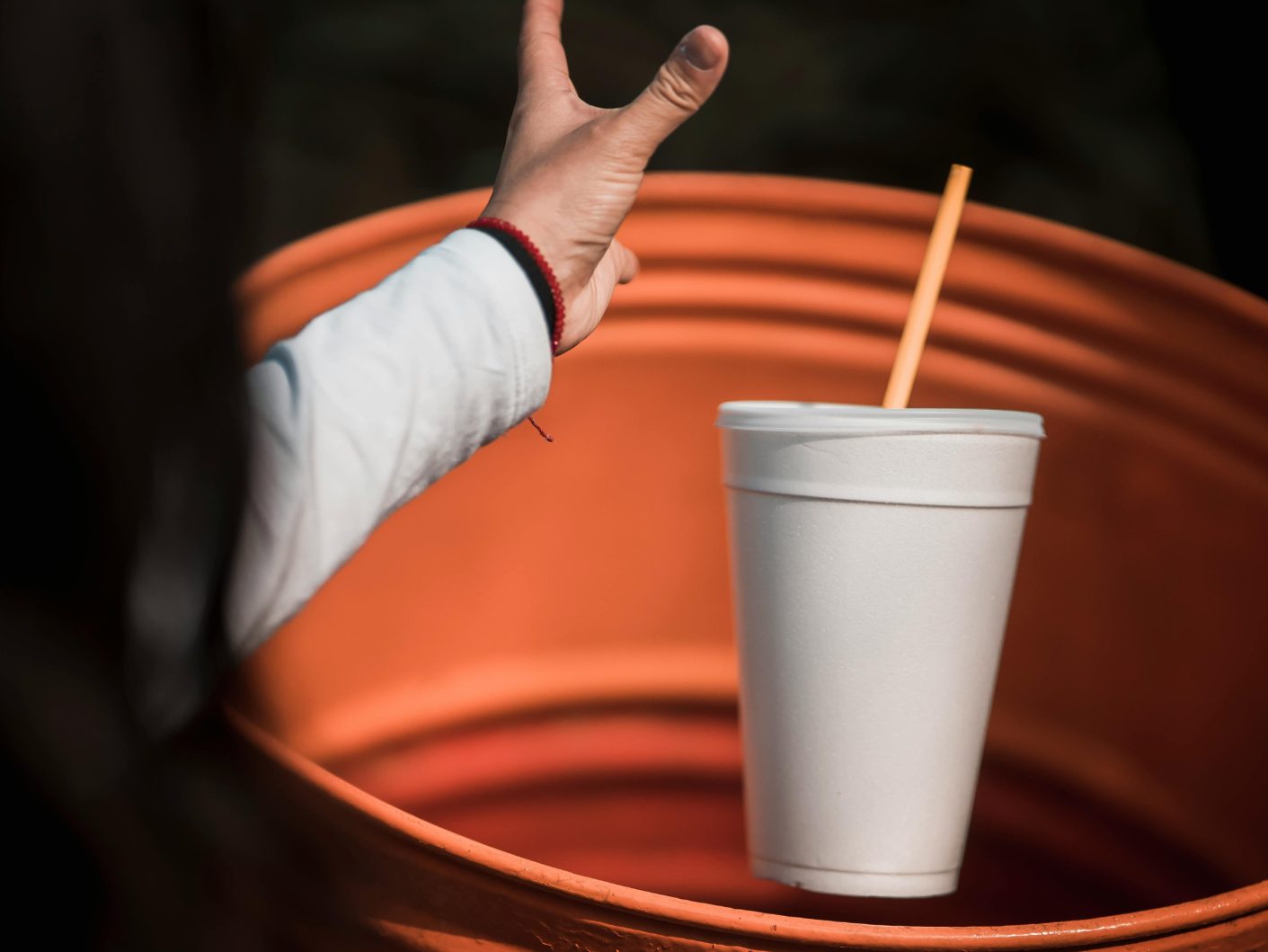 In Österreich landen täglich 2,5 Millionen Einwegbecher im Müll. In Österreich landen täglich 2,5 Millionen Einwegbecher im Müll.