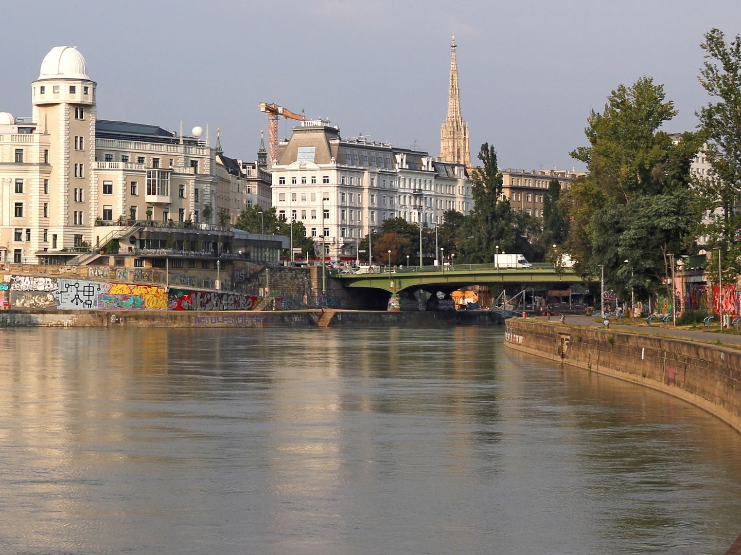 Der Bub konnte gerade noch rechtzeitig aus dem Donaukanal gerettet werden.