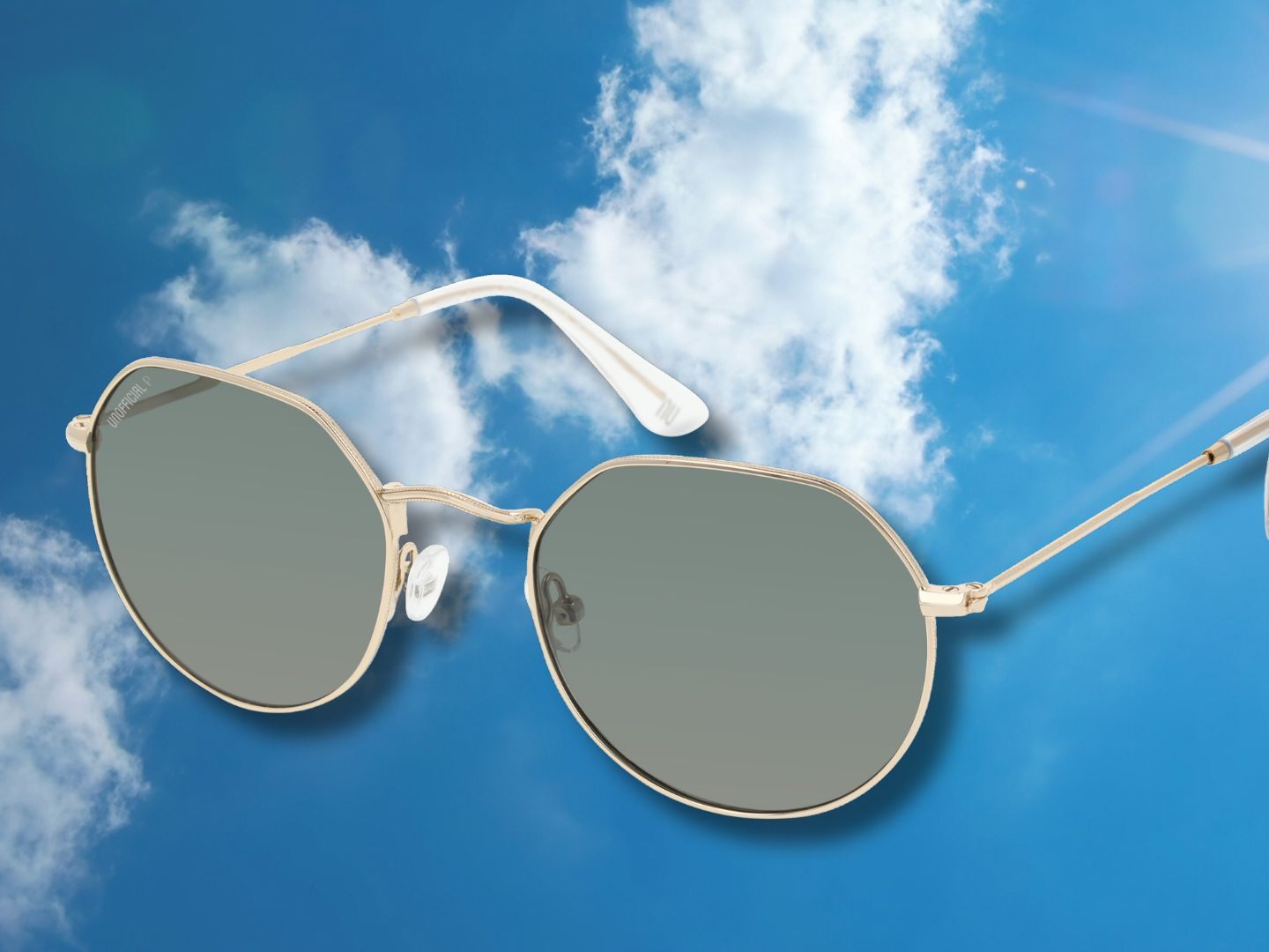 Die Sonnenbrille von UNOFFICIAL verbindet einen eleganten Look mit UV-Schutz.