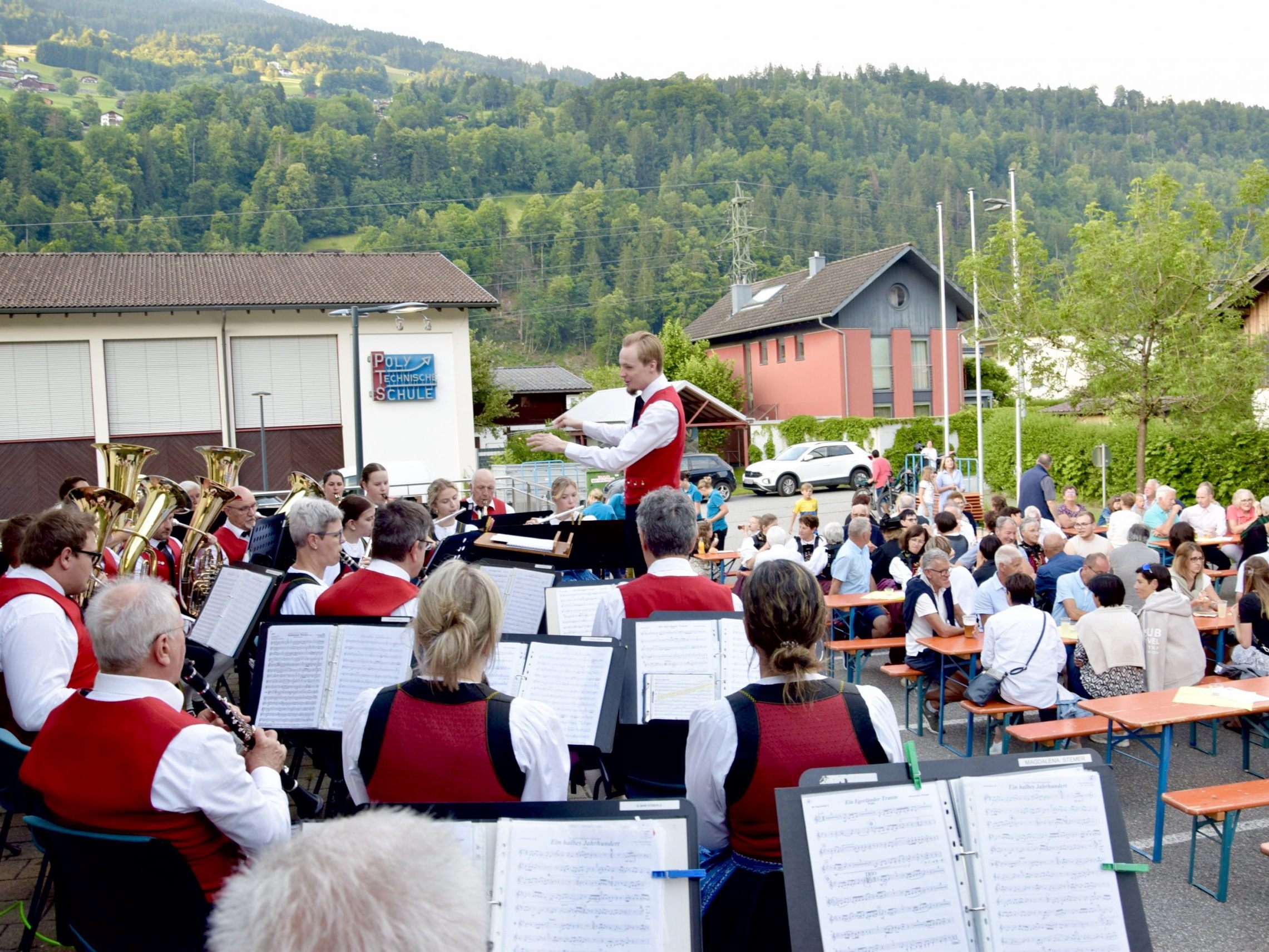 Die Trachtenkapelle Gantschier lud zum Dämmerschoppen beim Musikheim Die Trachtenkapelle Gantschier lud zum Dämmerschoppen beim Musikheim