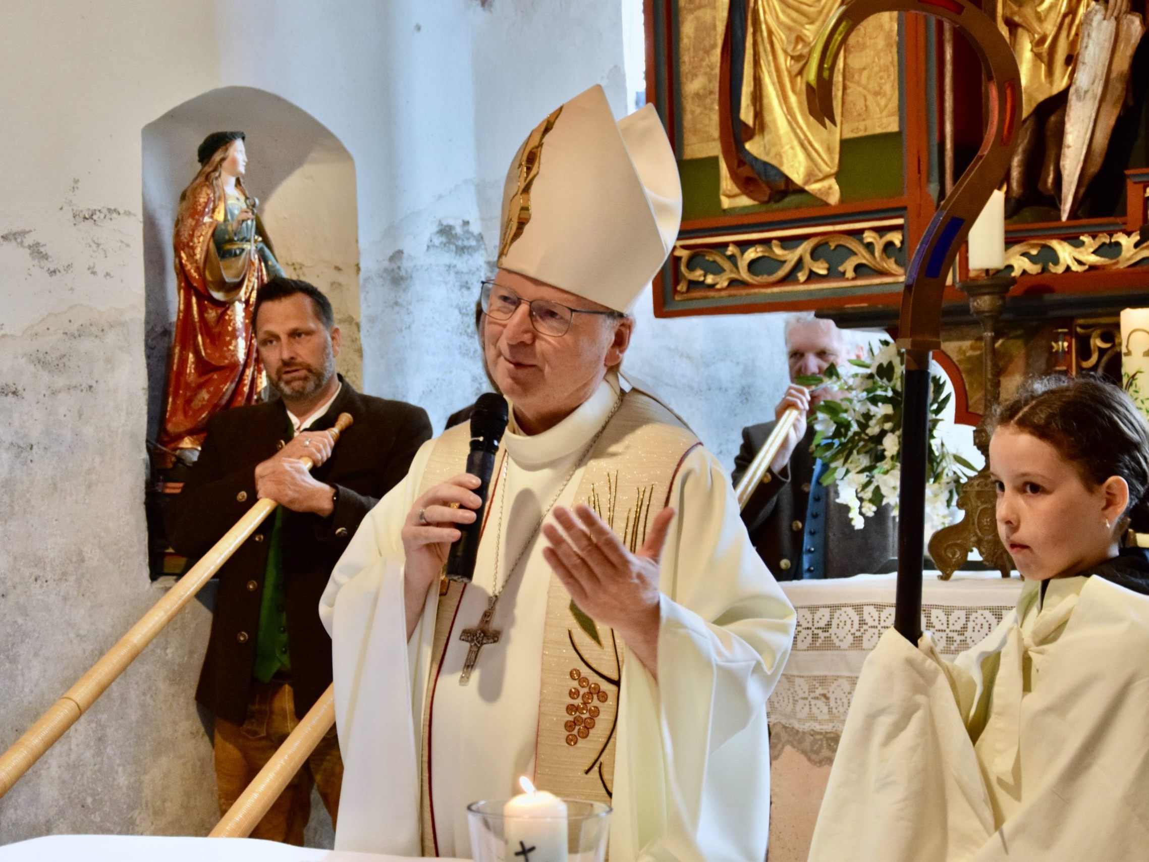 Messfeier mit Diözesanbischof Benno Elbs in der Bergknappenkapelle St. Agatha am Kristberg. Messfeier mit Diözesanbischof Benno Elbs in der Bergknappenkapelle St. Agatha am Kristberg.
