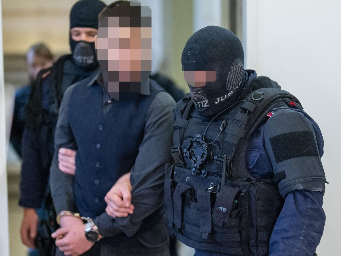 IS-Anhänger im Wiener Landesgericht. IS-Anhänger im Wiener Landesgericht.