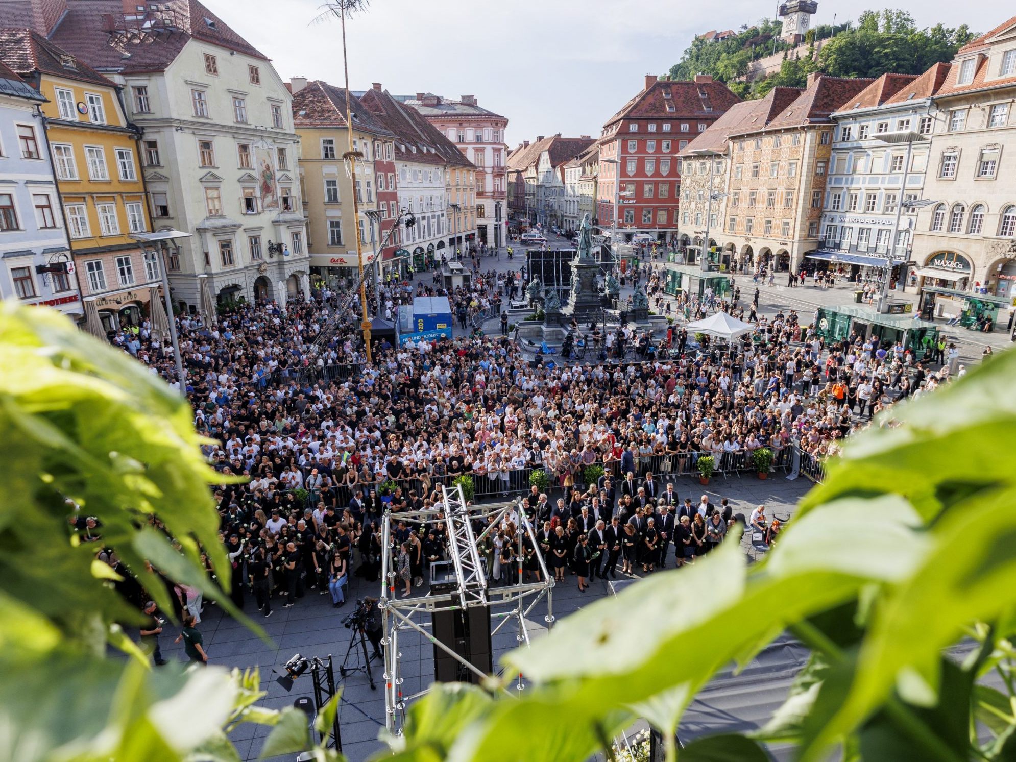 Die offiziellen Trauerfeierlichkeit der Stadt Graz anlässlich der Attacke mit zehn Todesopfern in einer Grazer Schule. Die offiziellen Trauerfeierlichkeit der Stadt Graz anlässlich der Attacke mit zehn Todesopfern in einer Grazer Schule.