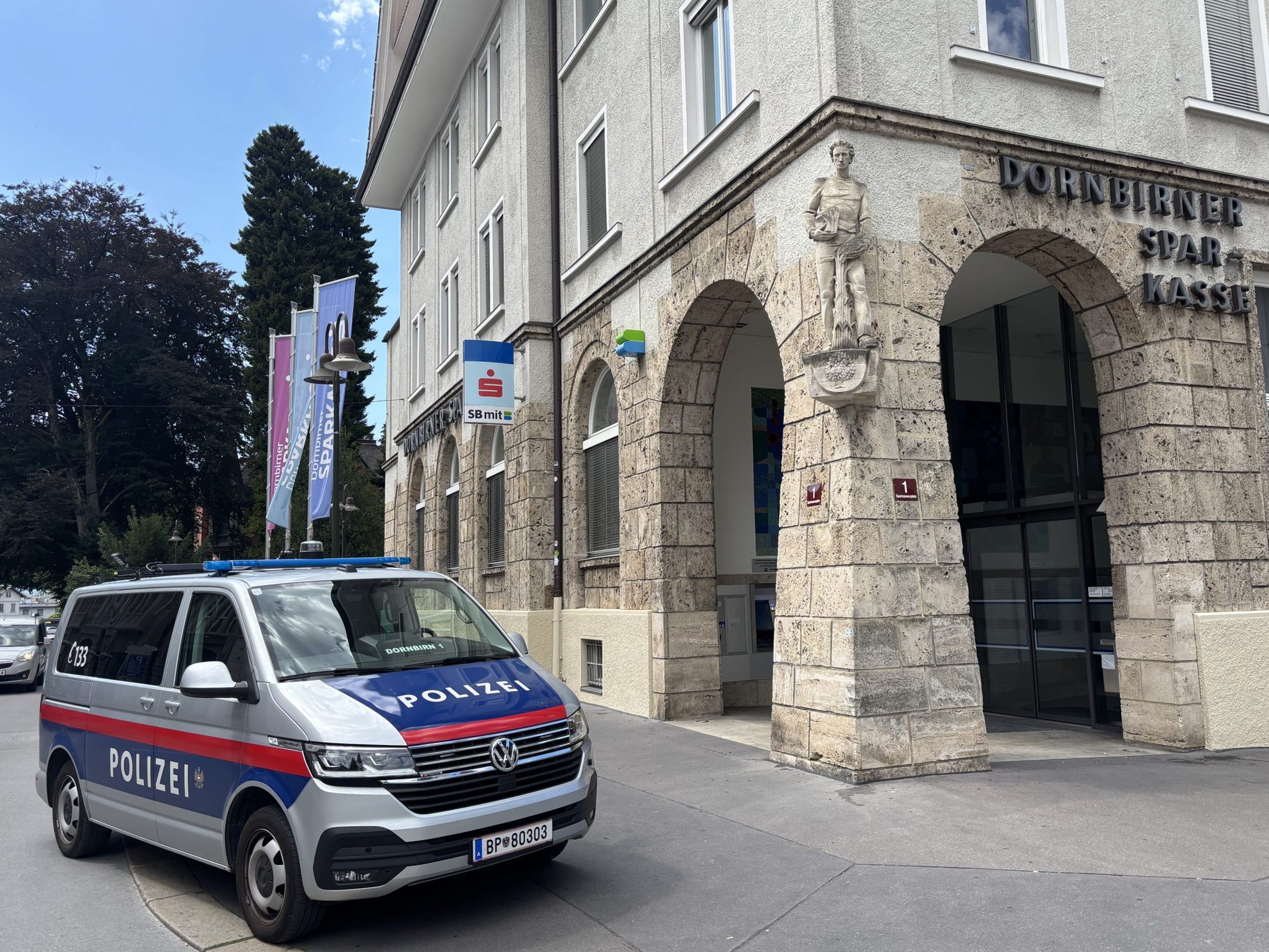 Bewaffneter Raubüberfall auf Dornbirner Sparkasse Bewaffneter Raubüberfall auf Dornbirner Sparkasse
