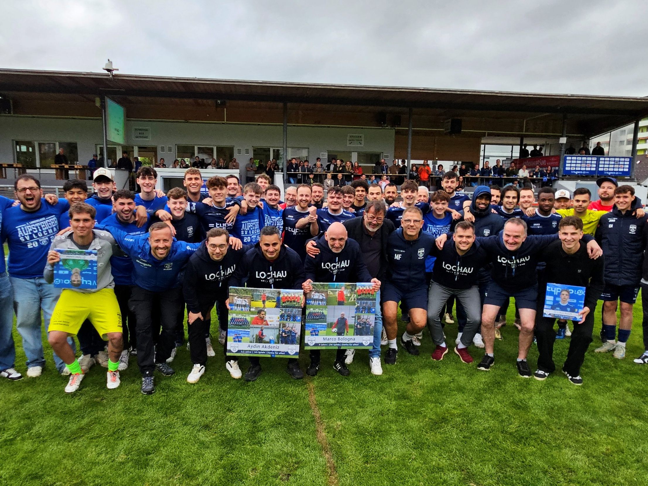 Vor toller Kulisse stand beim SV typico Lochau beim Meisterschaftsfinale im Stadion Hoferfeld die Verabschiedung verdienter Trainer und Spieler im Kreis der Aktiven und Fans im Mittelpunkt.