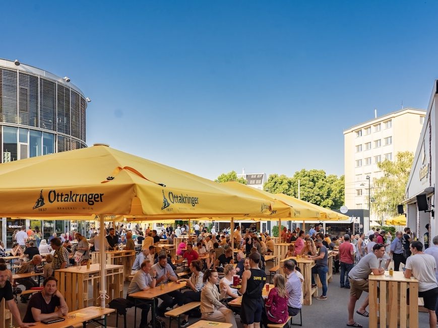 Wiens größter Pop-up-Biergarten öffnet wieder seine Tore. Wiens größter Pop-up-Biergarten öffnet wieder seine Tore.
