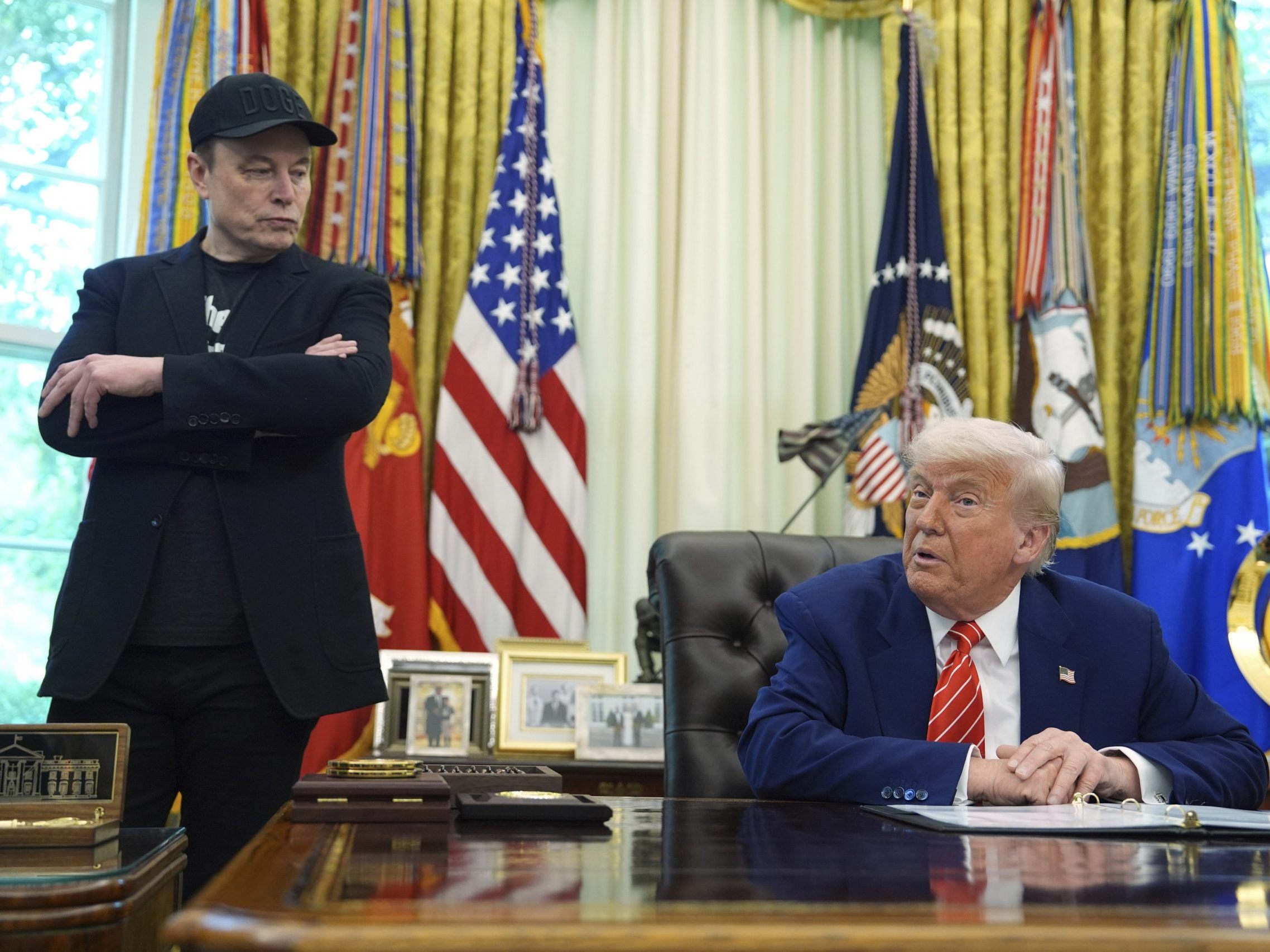 Elon vs. Trump: Auswirkungen auf Politik & Wirtschaft Elon vs. Trump: Auswirkungen auf Politik & Wirtschaft