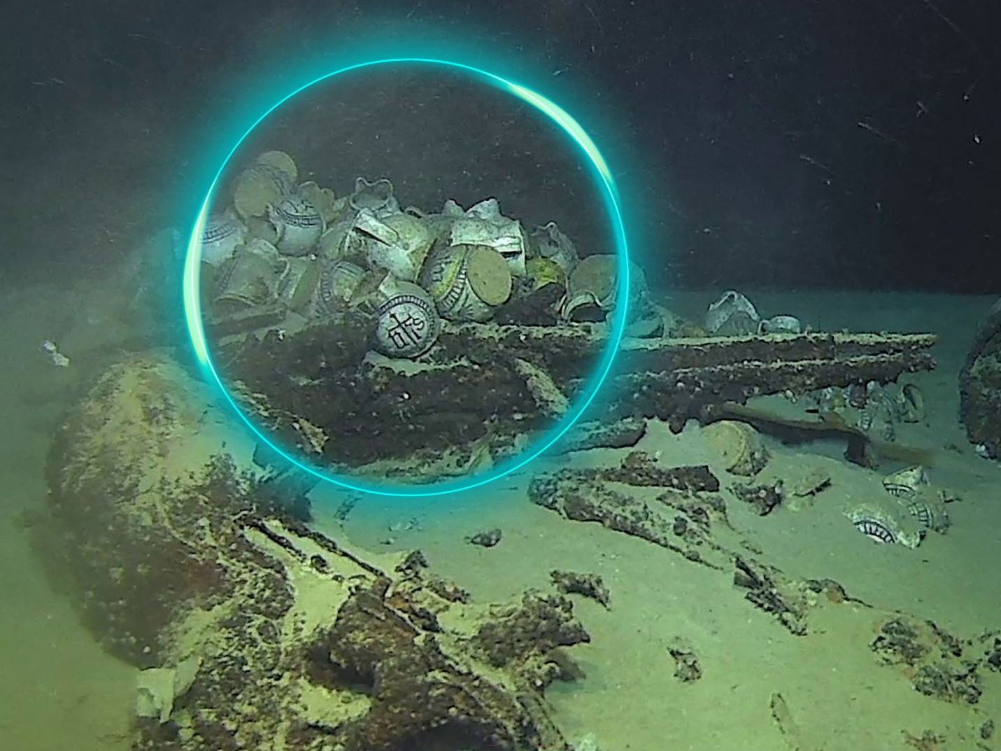 Das Wrack, vorläufig „Camarat 4“ genannt, ist rund 30 Meter lang und außergewöhnlich gut erhalten. Das Wrack, vorläufig „Camarat 4“ genannt, ist rund 30 Meter lang und außergewöhnlich gut erhalten.