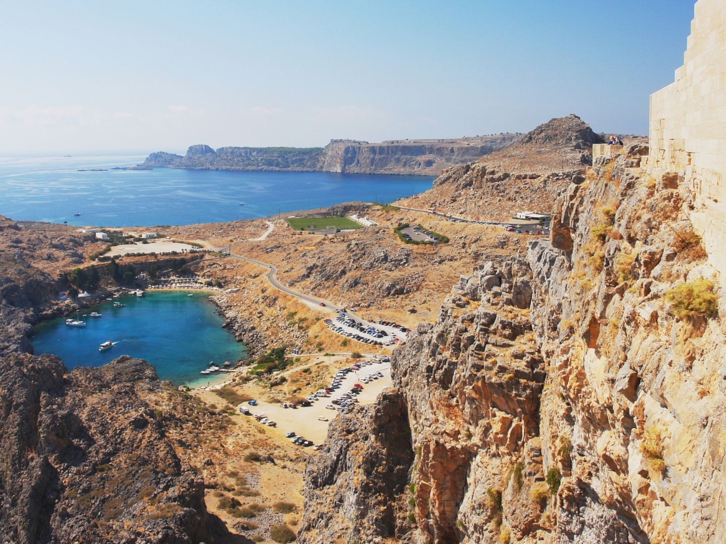 Ein Erdbeben wenige Kilometer vor der Küste von Rhodos forderte mindestens ein Menschenleben.