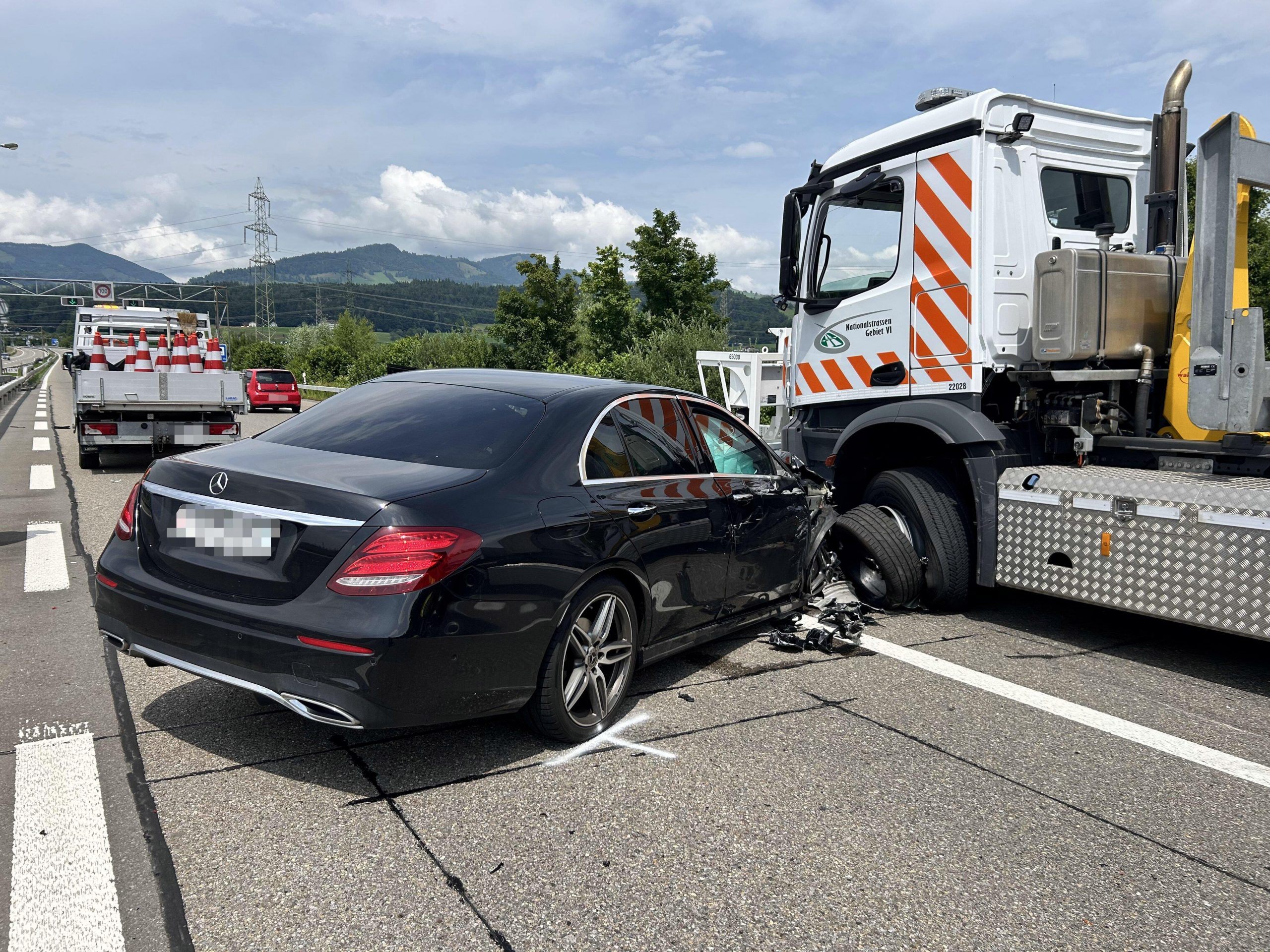 Der Autofahrer wurde leicht verletzt. Der Autofahrer wurde leicht verletzt.