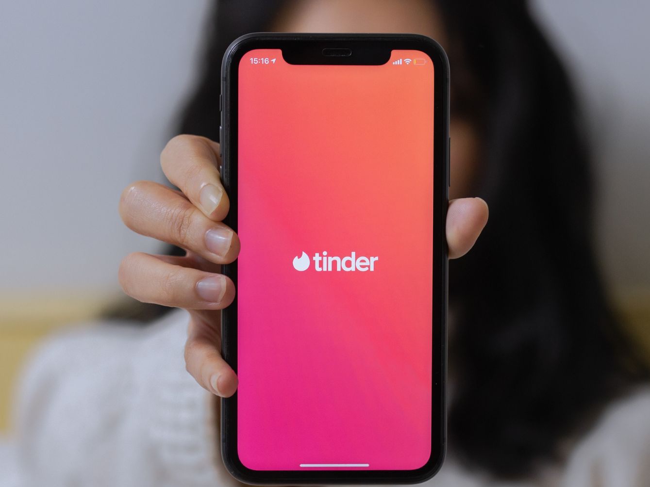 Arzt auf Tinder: OP-Bilder sorgen für Empörung in Basel