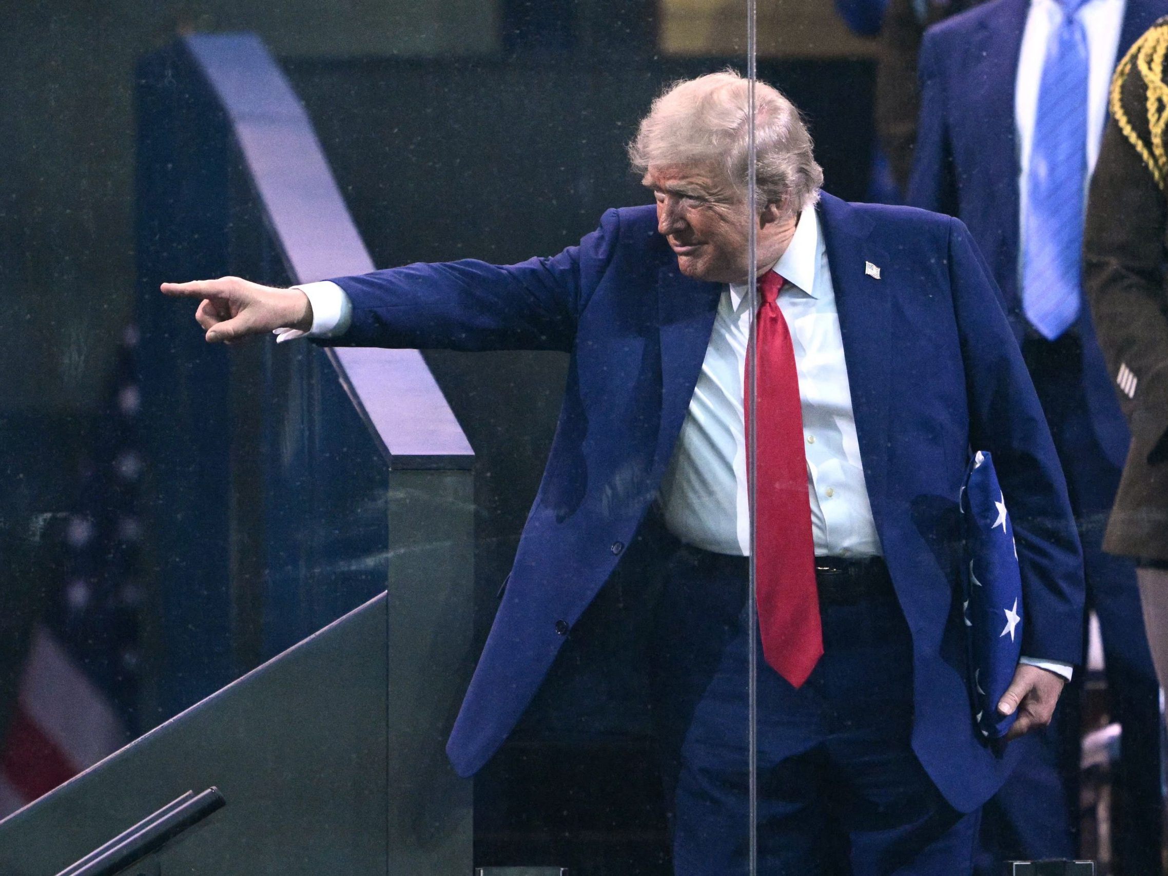 Trump warnt Iran vor Angriff auf US-Truppen.