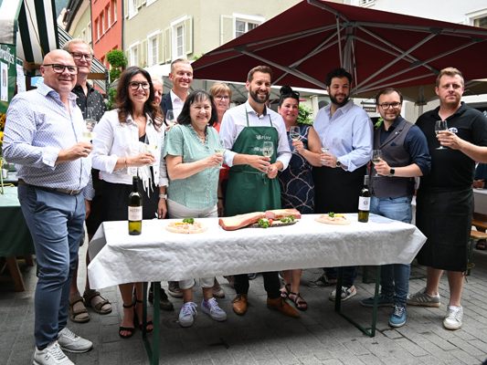 Das Mulbratlfest wurde heute durch Vertreter*innen der Politik und Wirtschaft feierlich eröffnet. Das Mulbratlfest wurde heute durch Vertreter*innen der Politik und Wirtschaft feierlich eröffnet.