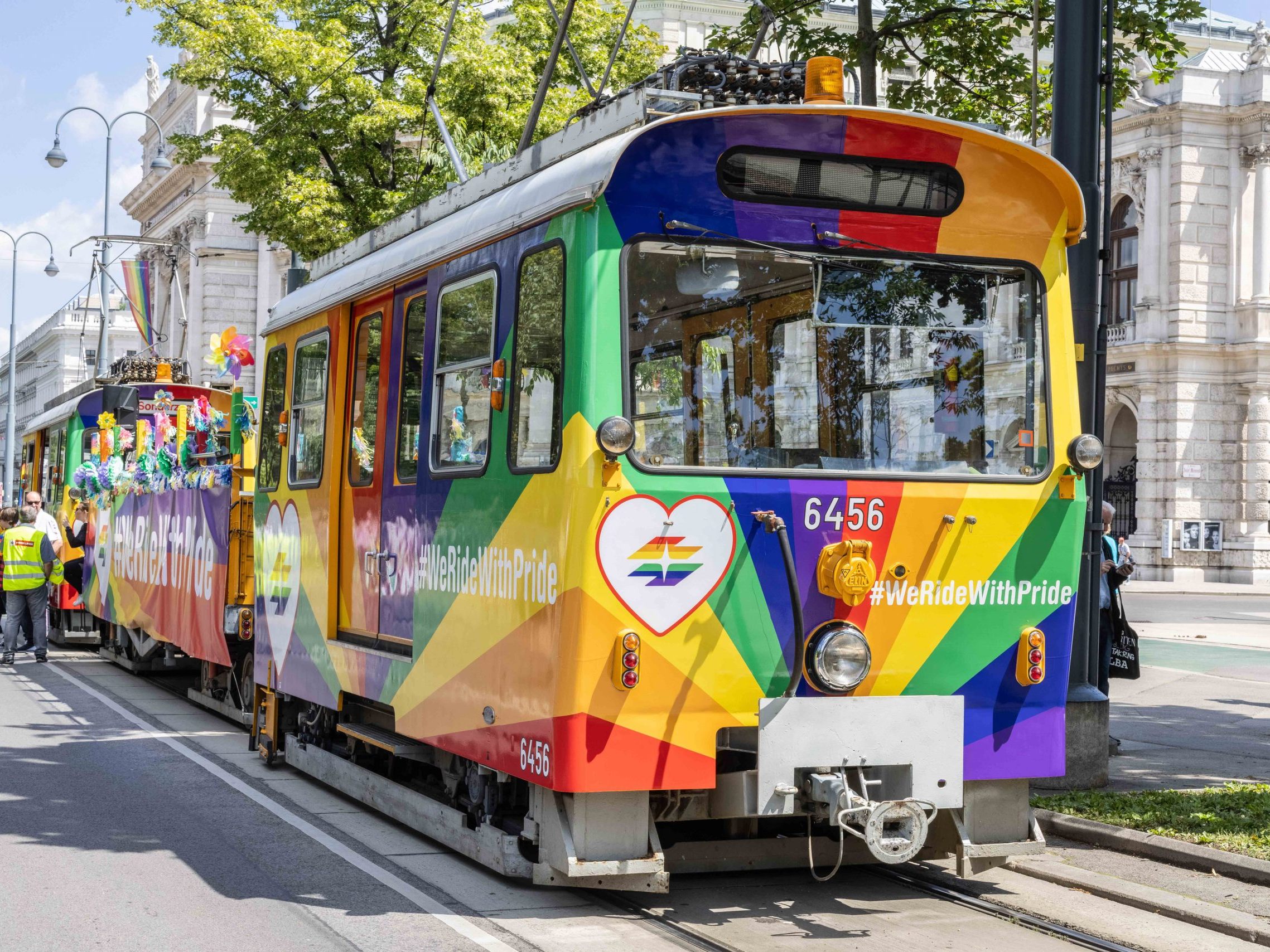 Auch heuer werden die Wiener Linien wieder mit einem Sonderzug bei der Pride vertreten sein. Auch heuer werden die Wiener Linien wieder mit einem Sonderzug bei der Pride vertreten sein.