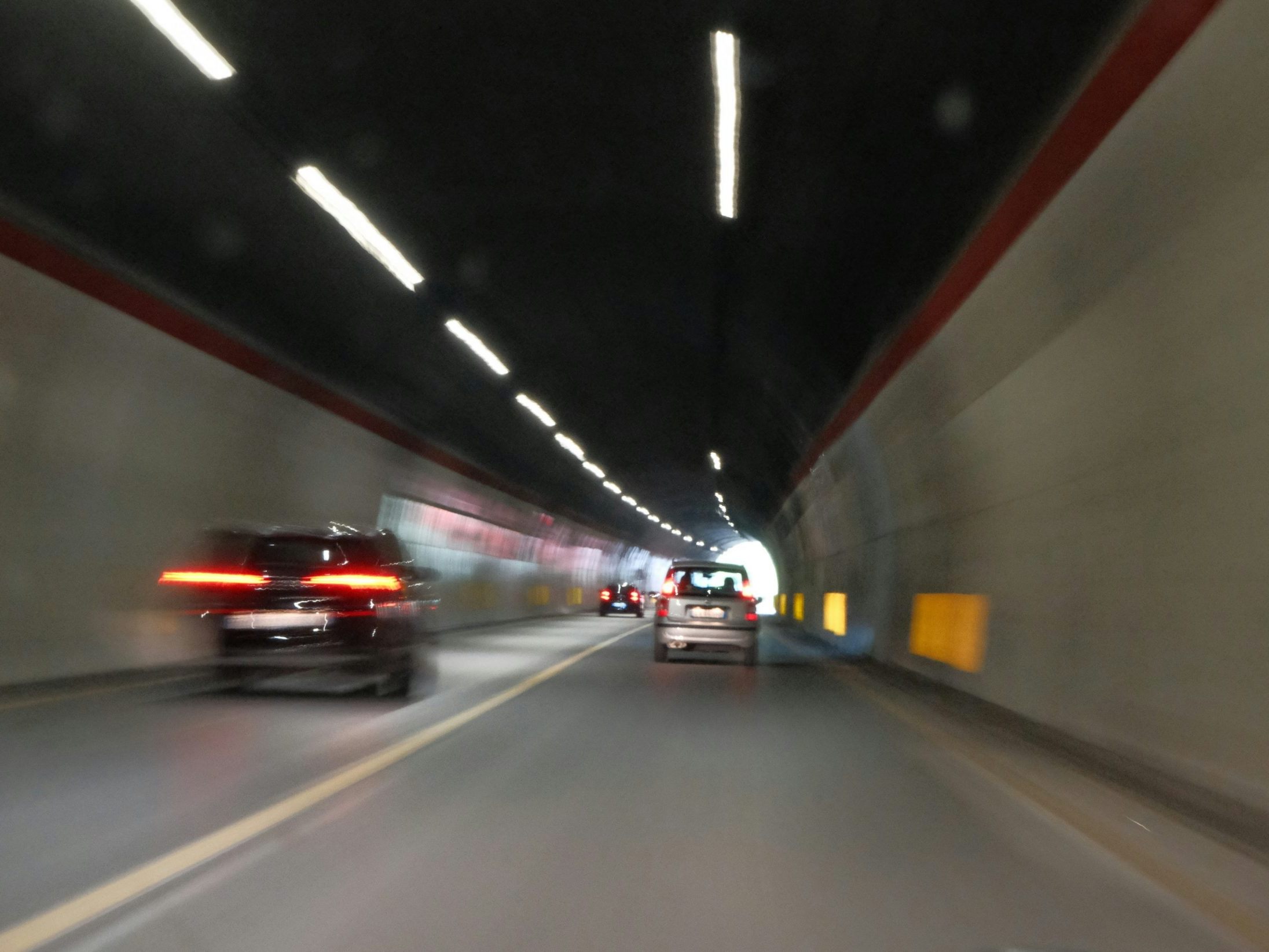 Tödlicher Unfall im Kerenzerbergtunnel A3: Glarnerin stirbt bei Frontalkollision. Tödlicher Unfall im Kerenzerbergtunnel A3: Glarnerin stirbt bei Frontalkollision.