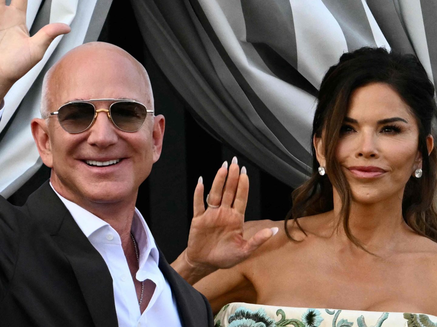 US-Milliardär und Lauren Sánchez haben sich das Ja-Wort gegeben - Proteste am Nachmittag geplant US-Milliardär und Lauren Sánchez haben sich das Ja-Wort gegeben - Proteste am Nachmittag geplant