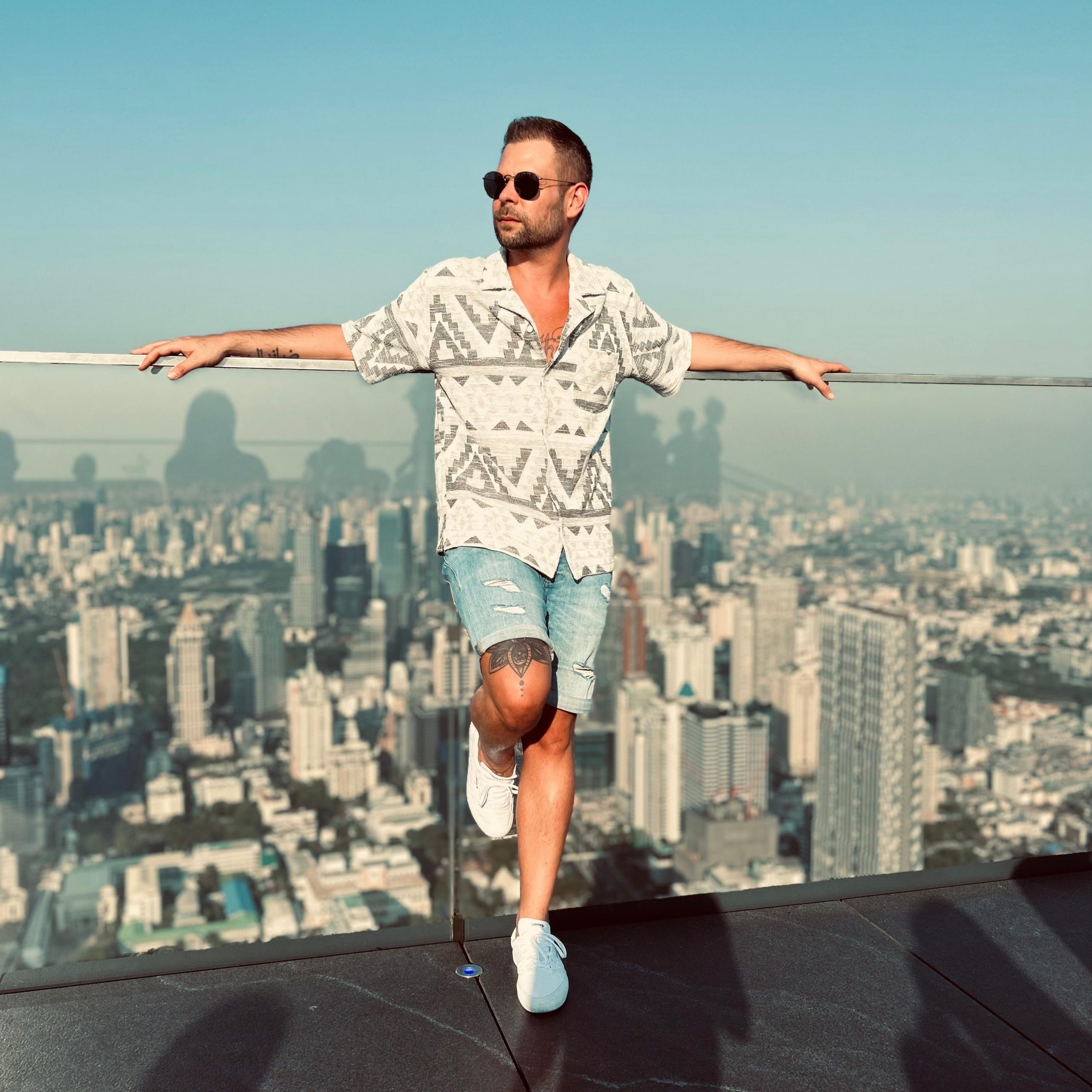Daniel sucht einen Reisepartner. Daniel sucht einen Reisepartner.
