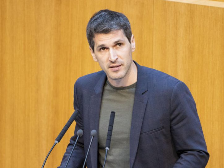 Die Grünen kritisieren die Pendlerpauschale und fordern eine Reform. Die Grünen kritisieren die Pendlerpauschale und fordern eine Reform.