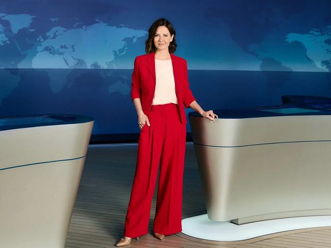 Entdecken Sie Romy Hillers beeindruckende Karriere vom Ostseebad zur Tagesschau-Ikone. Ein inspirierender Weg voller Hingabe und Talent. (Bild: NDR/Hendrik Lüders)