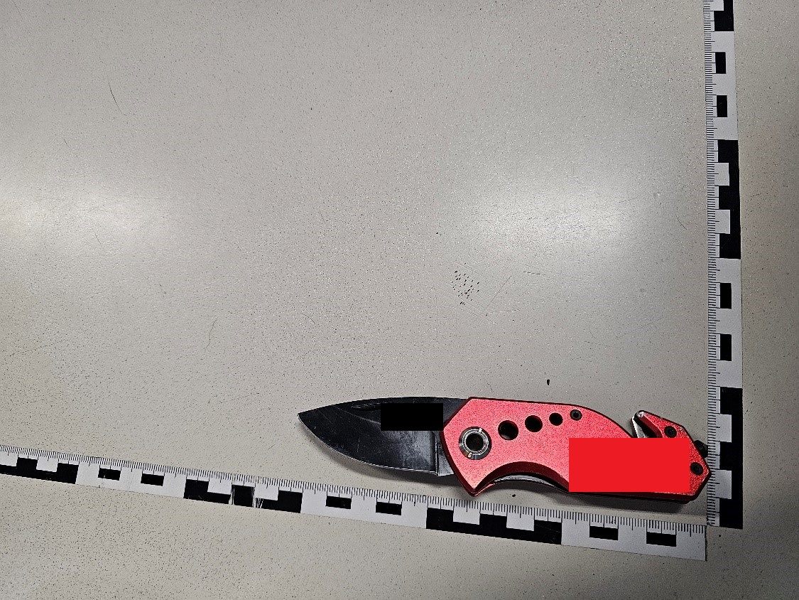 Die Frau soll ihren Ex-Freund schon vor der Bedrohung durch ein Klappmesser am Nacken verletzt haben.