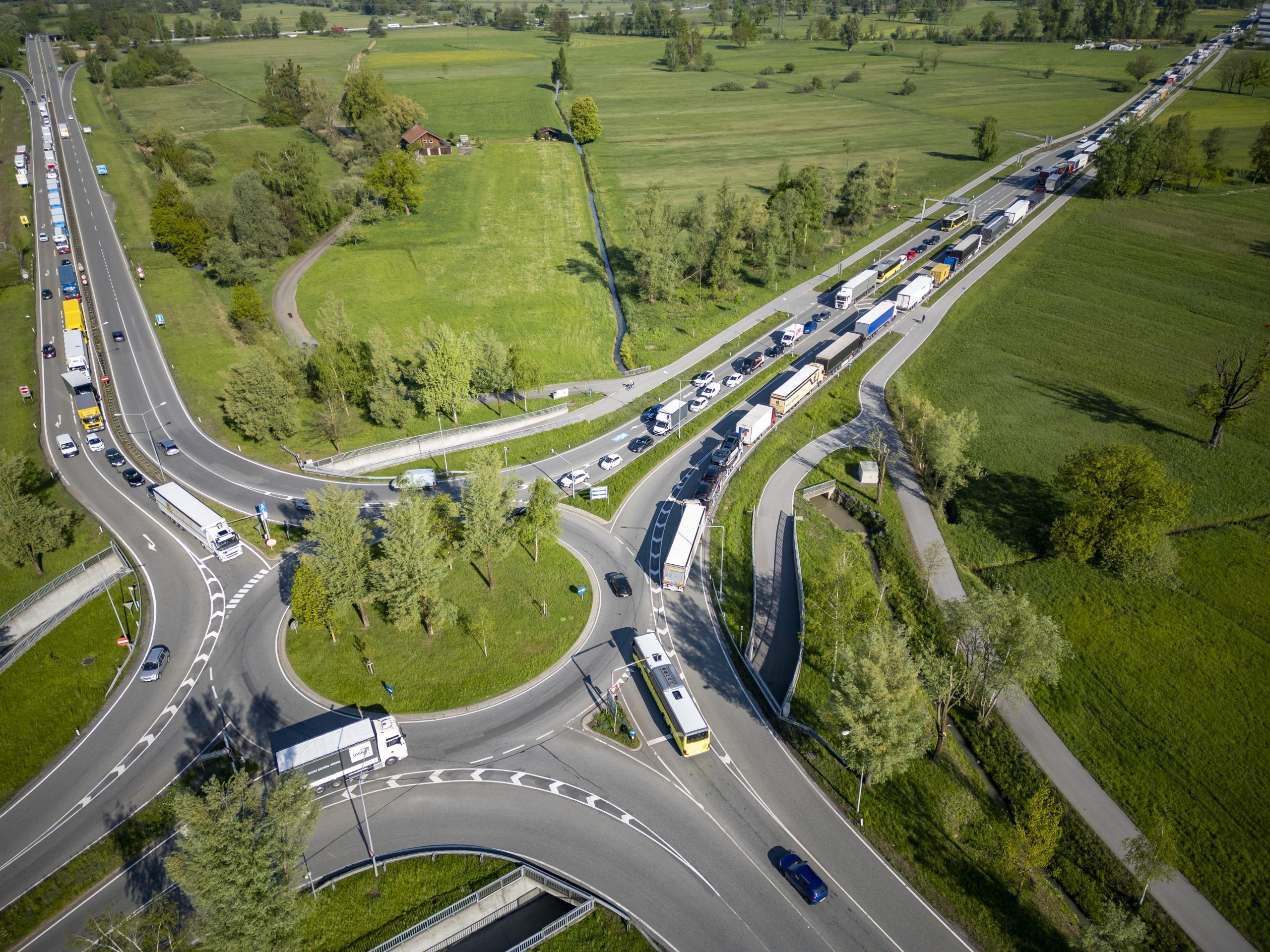 Die Zollabfertigung sorgt regelmäßig für Verkehrschaos rund um Dornbirn-Nord. Die Zollabfertigung sorgt regelmäßig für Verkehrschaos rund um Dornbirn-Nord.